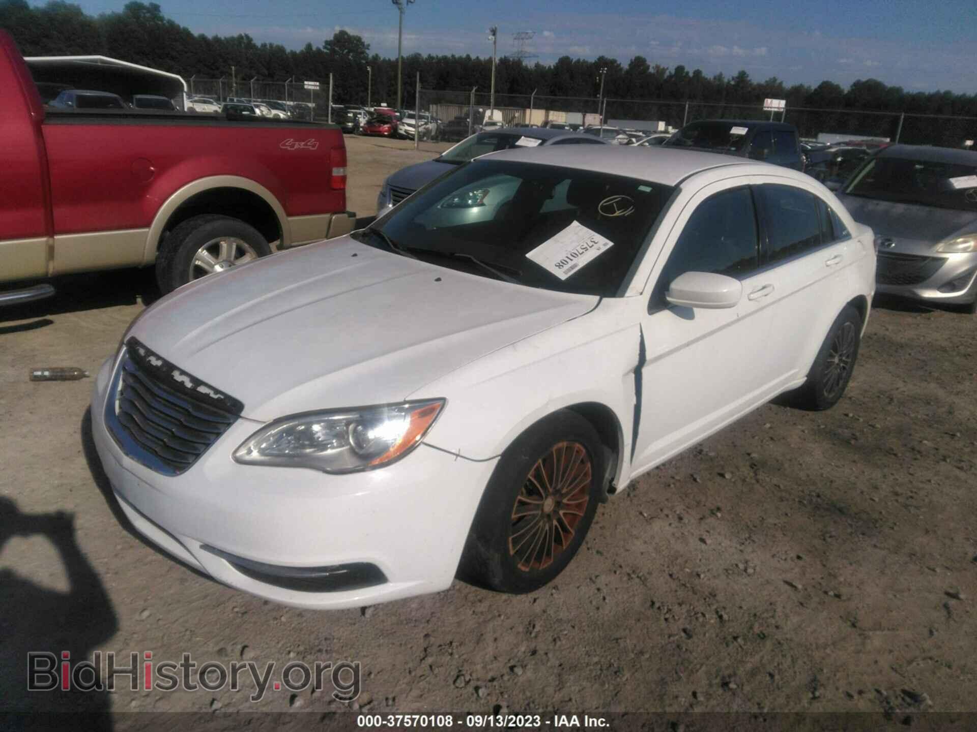 2012 CHRYSLER 200 - VIN: 1C3CCBAB1CN319371 - Фото 2