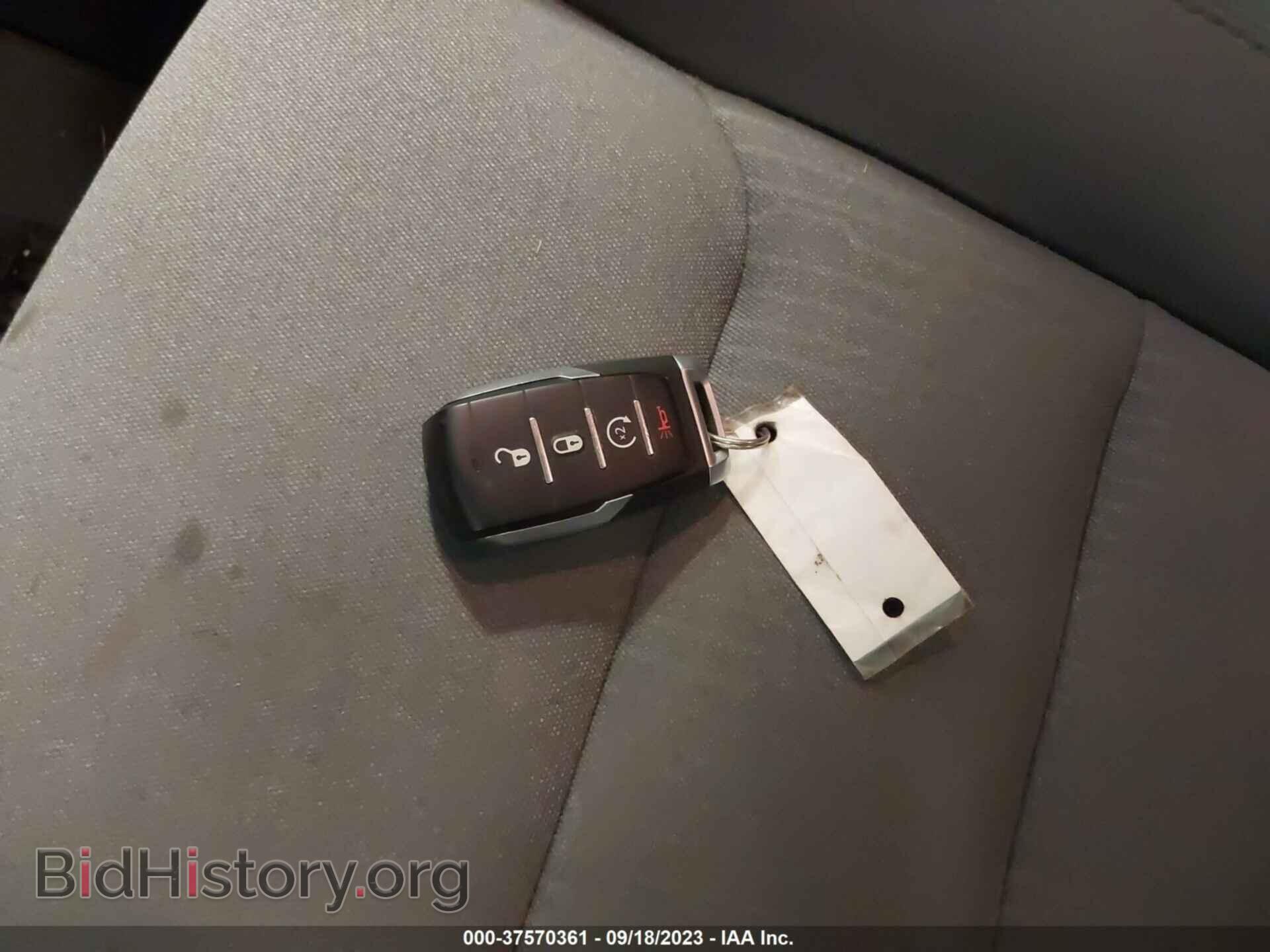 2019 RAM 1500 - VIN: 1C6SRFBT8KN748047 - Фото 11