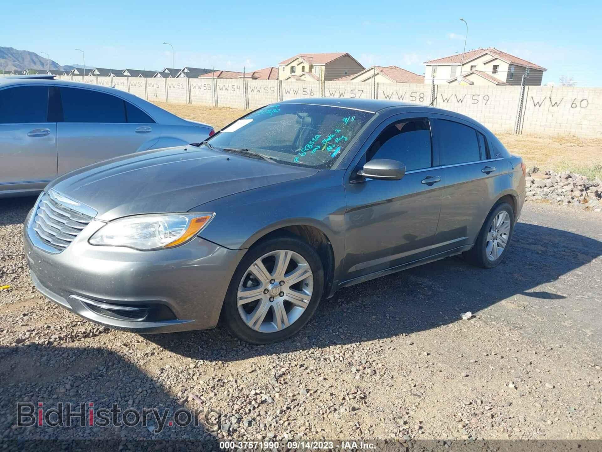 2013 CHRYSLER 200 - VIN: 1C3CCBAB6DN698532 - Фото 2