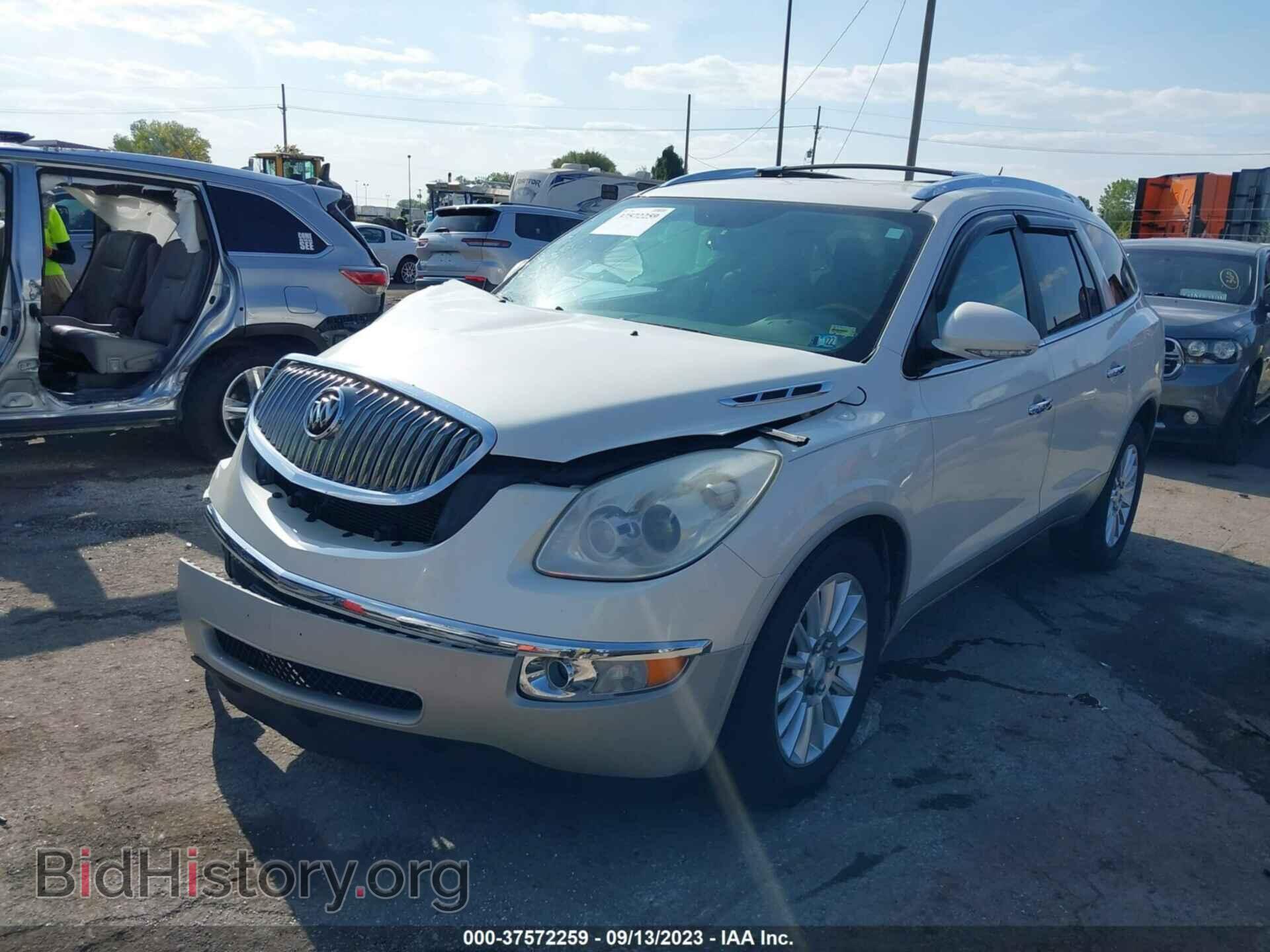 2012 BUICK ENCLAVE - VIN: 5GAKVCED0CJ332981 - Фото 2