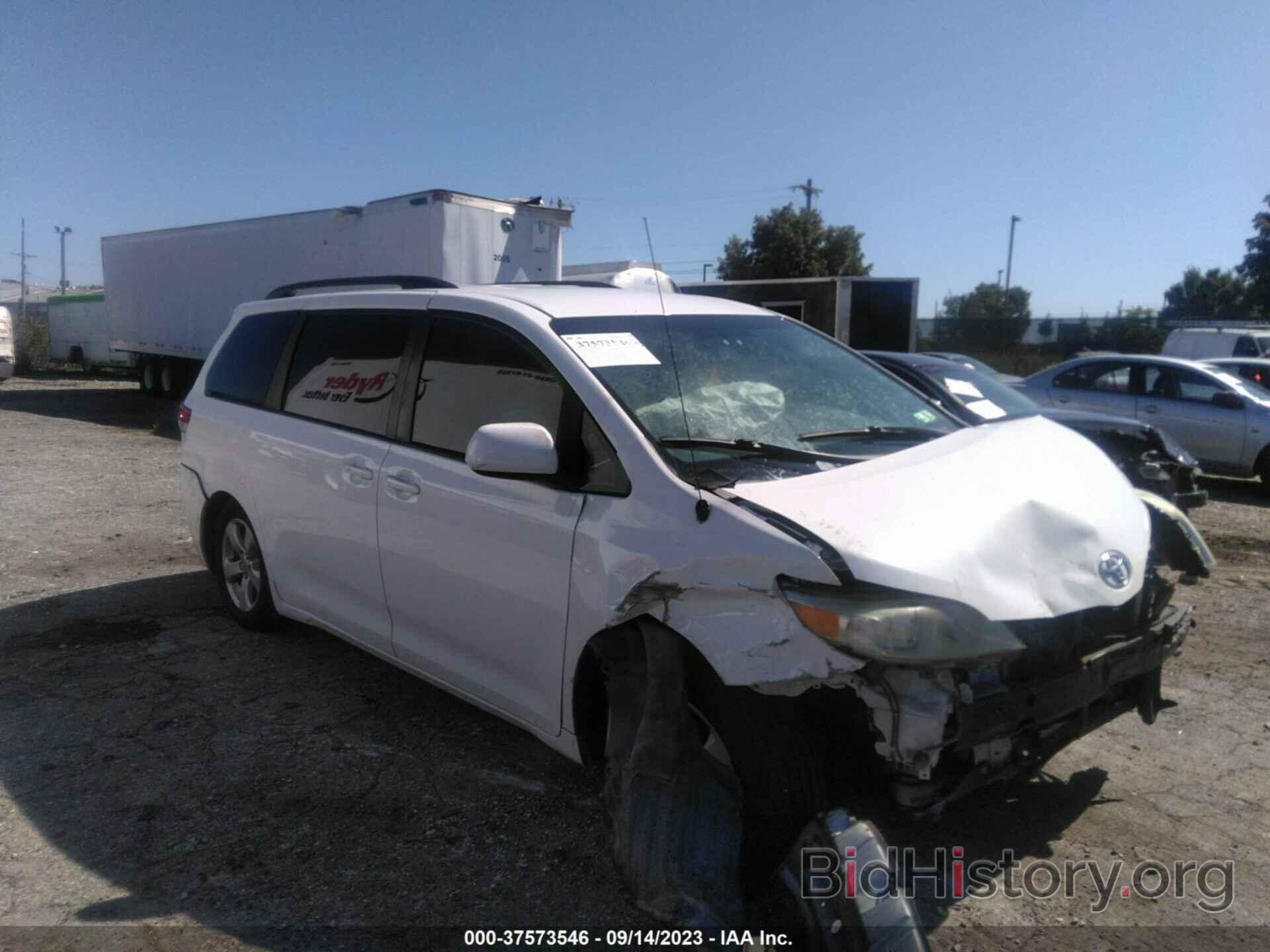 Фотография 5TDKK3DC8DS344090 - TOYOTA SIENNA 2013