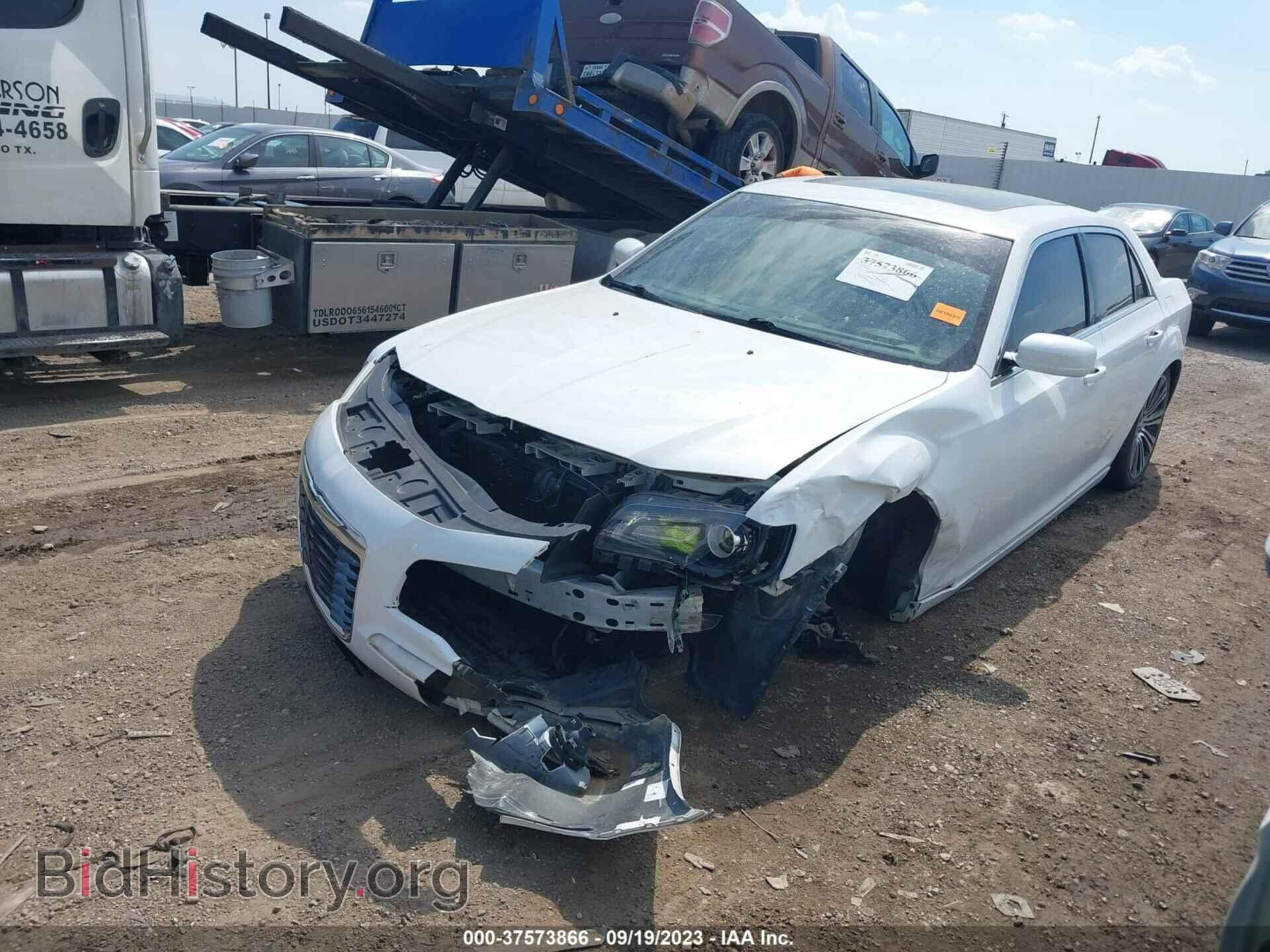 2013 CHRYSLER 300 - VIN: 2C3CCABG3DH618407 - Фото 2