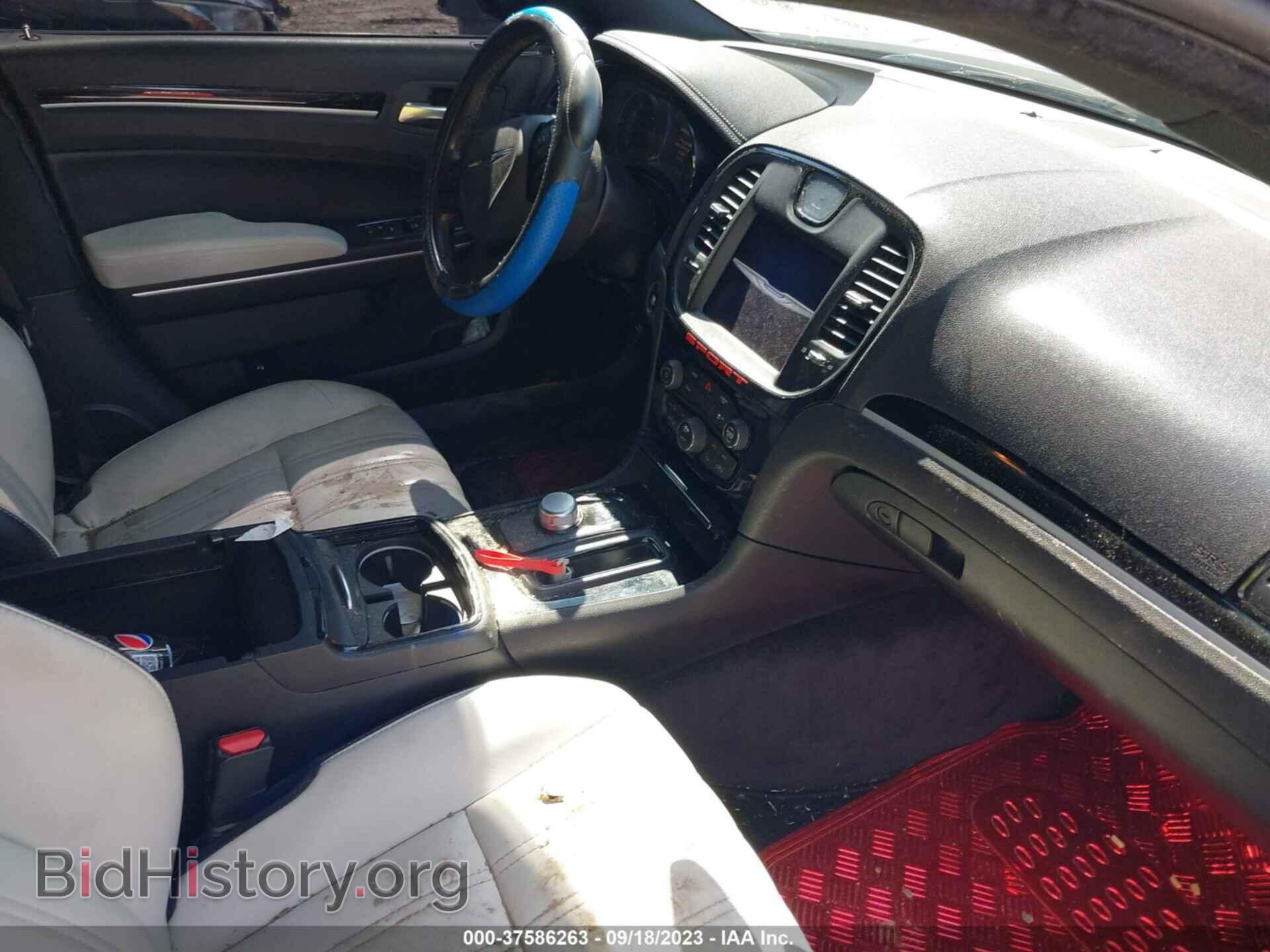 2018 CHRYSLER 300 - VIN: 2C3CCABGXJH338592 - Фото 5