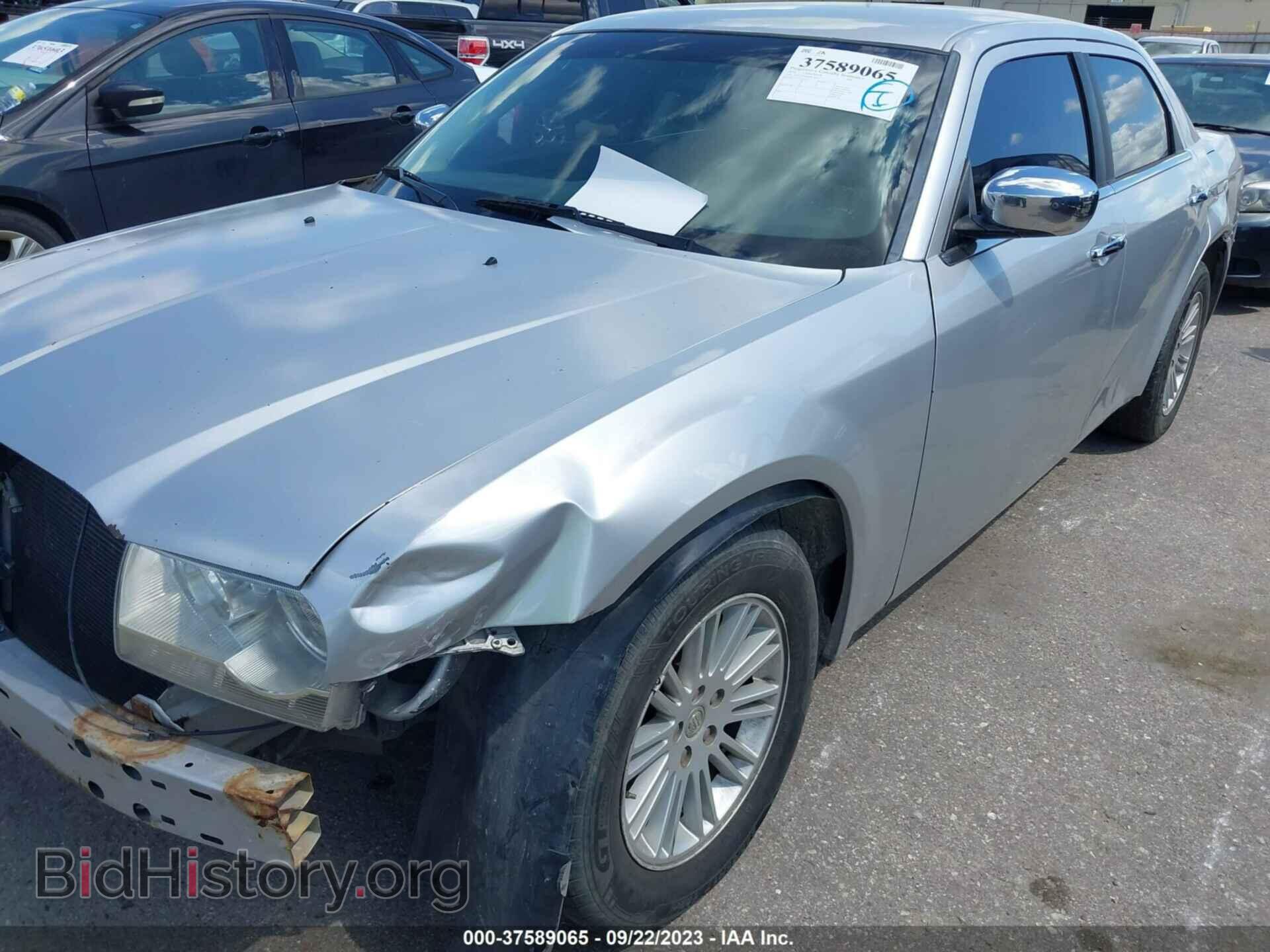 2010 CHRYSLER 300 - VIN: 2C3CA4CD8AH110778 - Фото 2