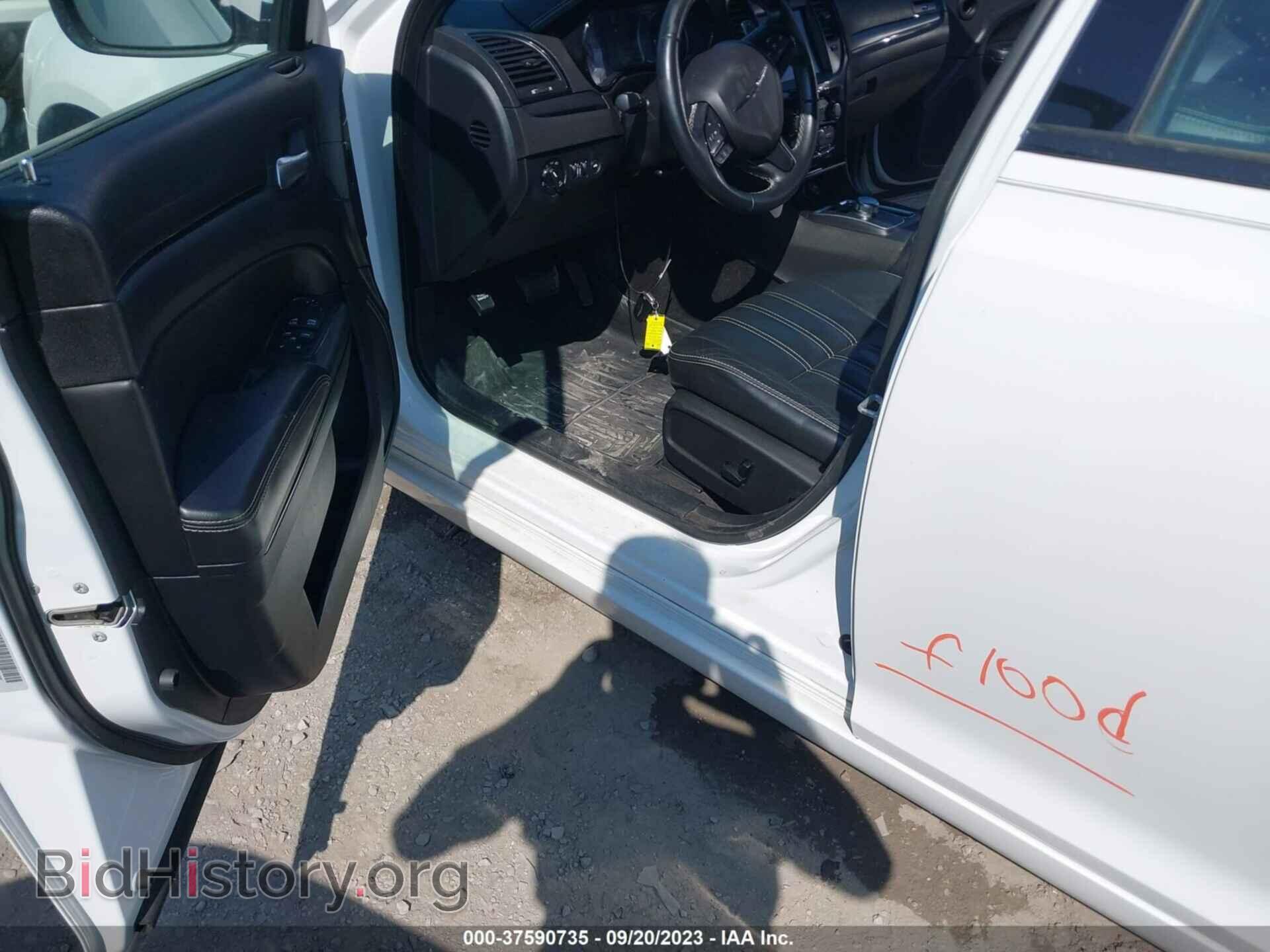 2016 CHRYSLER 300 - VIN: 2C3CCAGG8GH124301 - Фото 6