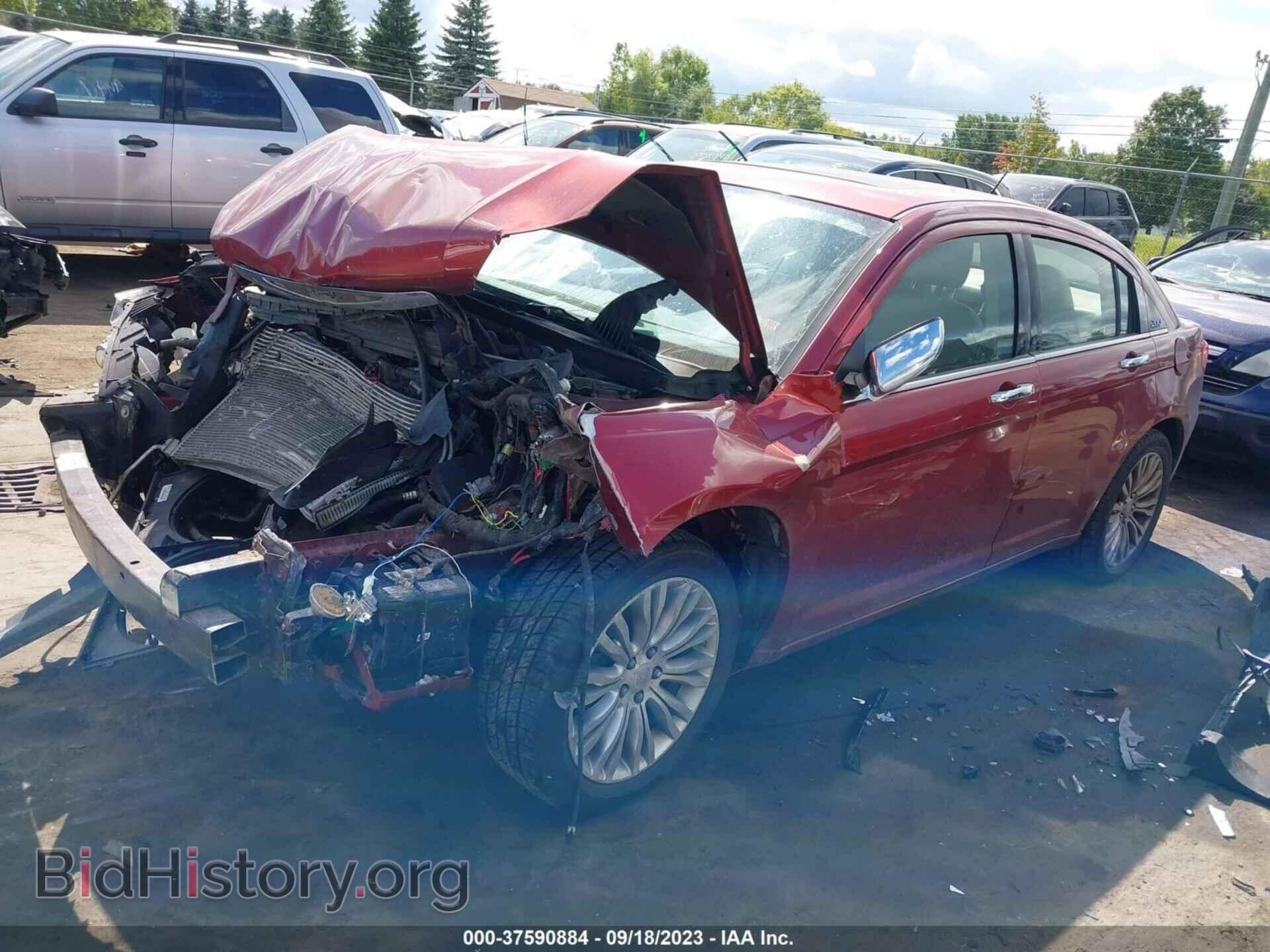2011 CHRYSLER 200 - VIN: 1C3BC2FB2BN572072 - Фото 2