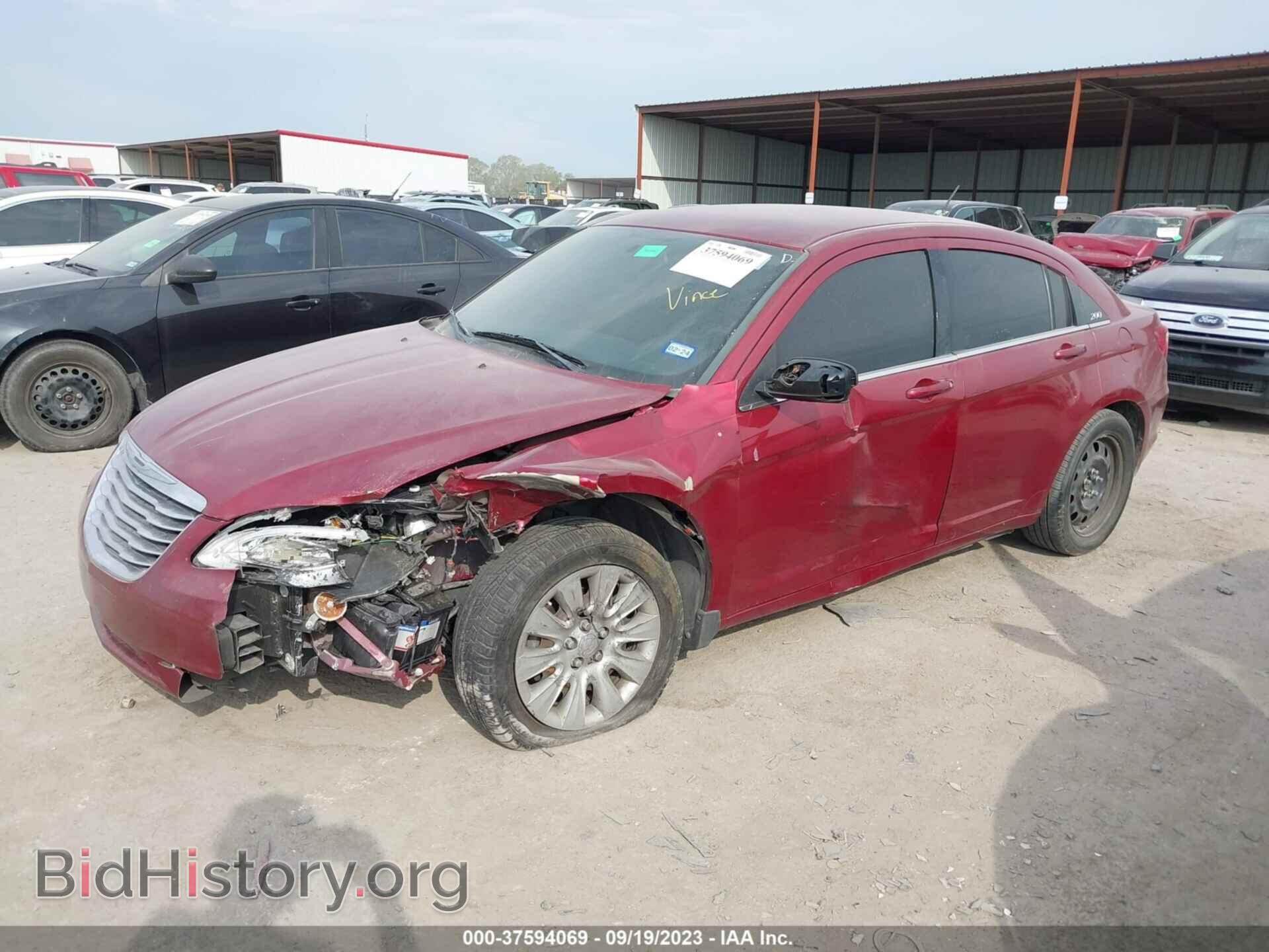 2013 CHRYSLER 200 - VIN: 1C3CCBAG1DN738589 - Фото 2