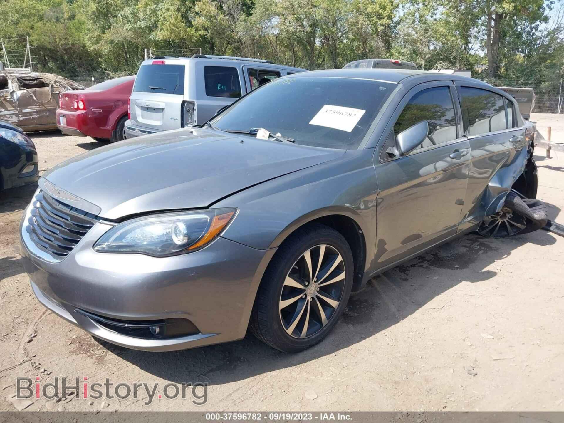 2013 CHRYSLER 200 - VIN: 1C3CCBBB7DN600462 - Фото 2