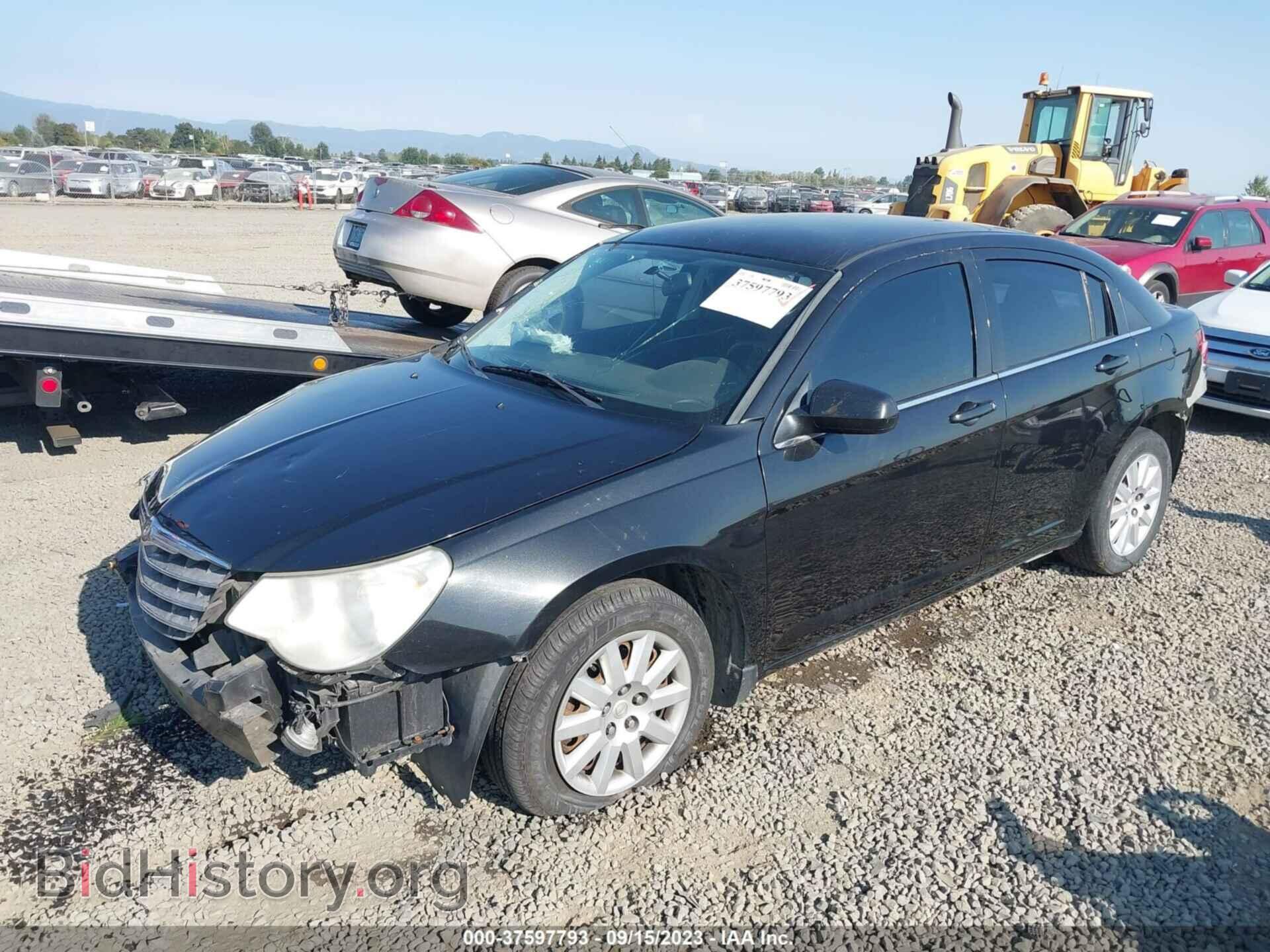 2010 CHRYSLER SEBRING - VIN: 1C3CC4FB1AN212788 - Фото 2