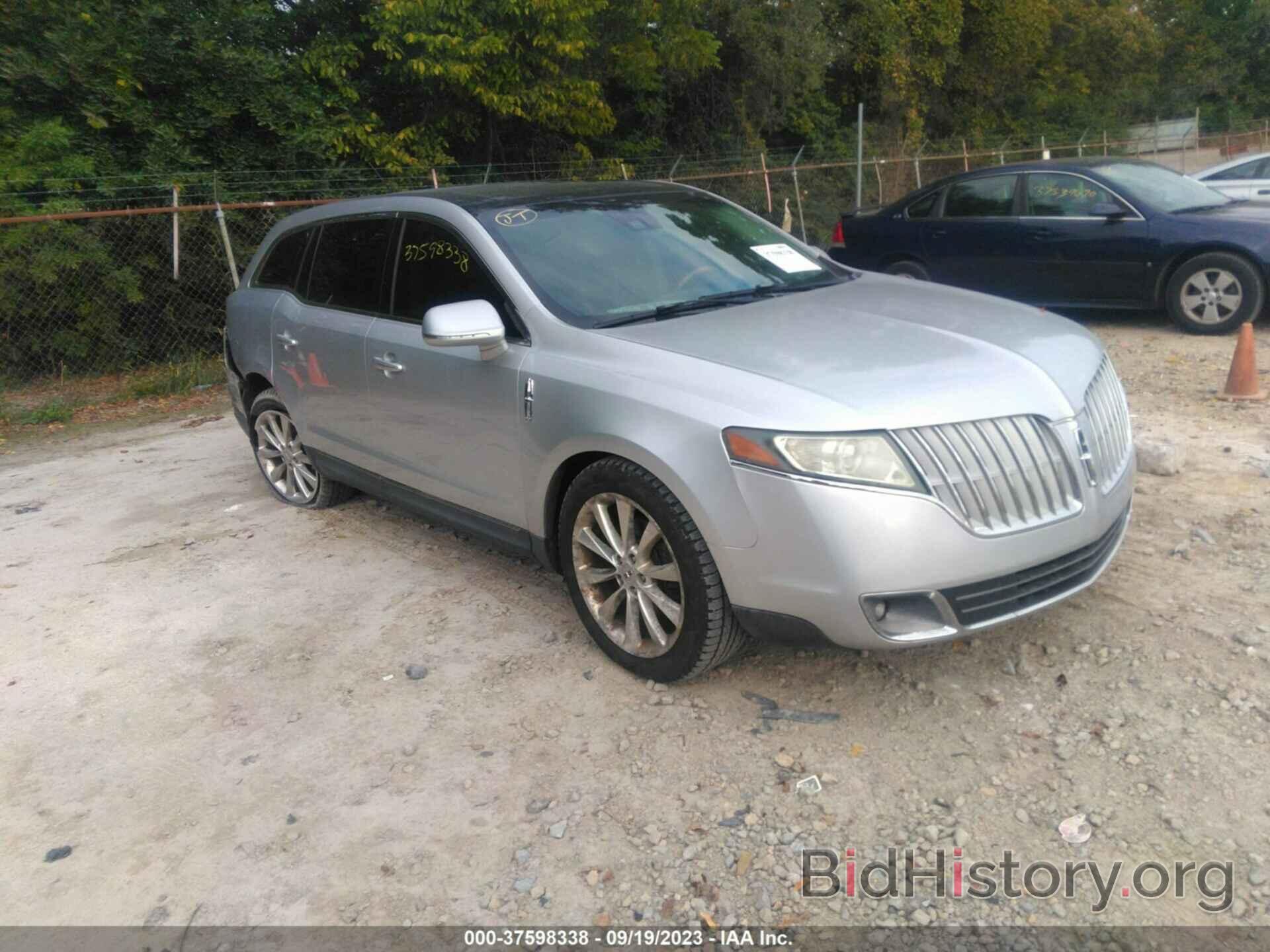 Photo 2LMHJ5AT5ABJ09009 - LINCOLN MKT 2010