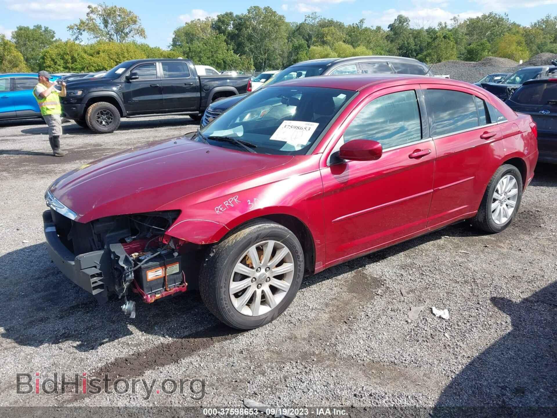 2013 CHRYSLER 200 - VIN: 1C3CCBBB8DN666387 - Фото 2