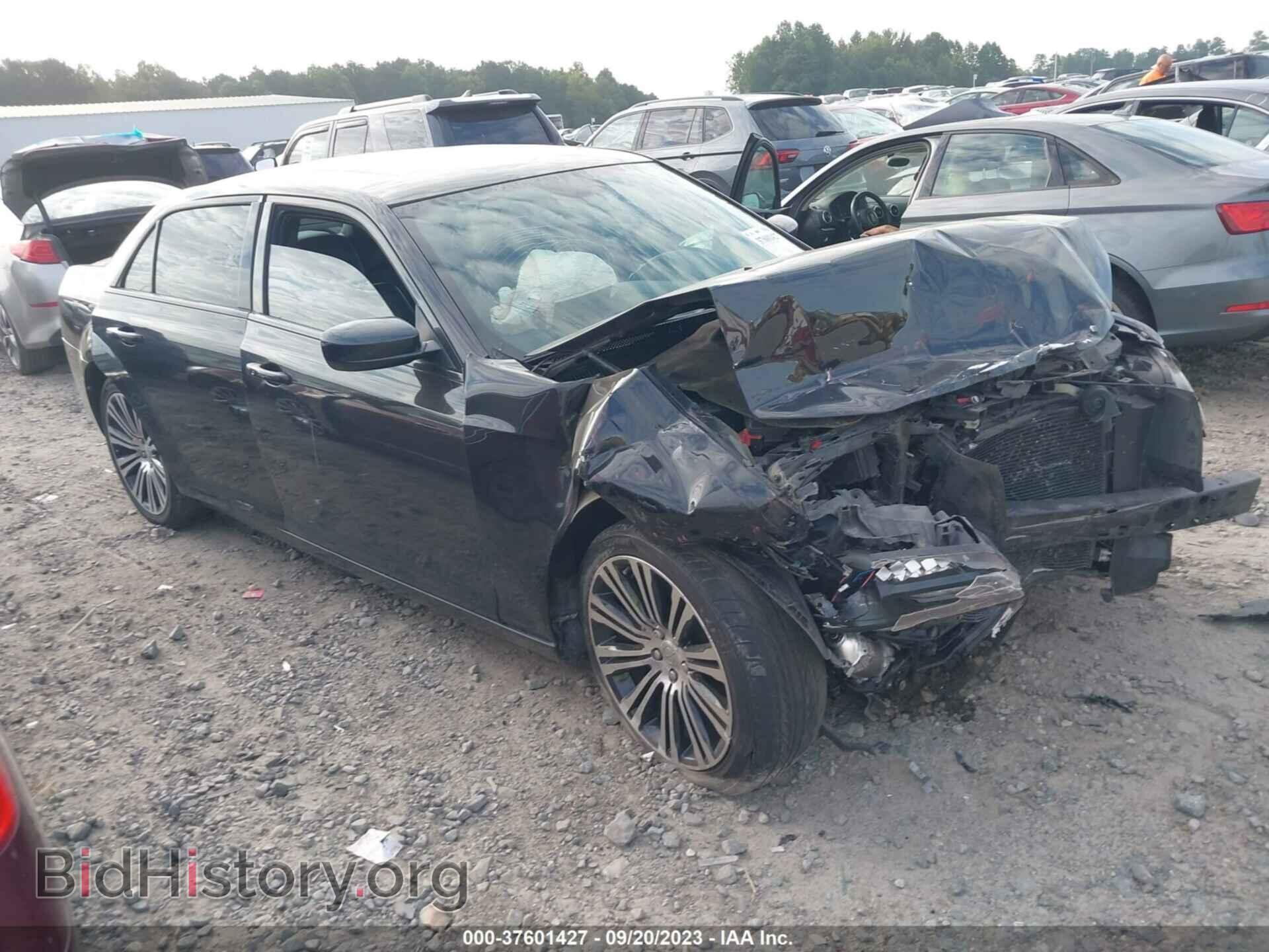 Фотография 2C3CCABG4EH118404 - CHRYSLER 300 2014
