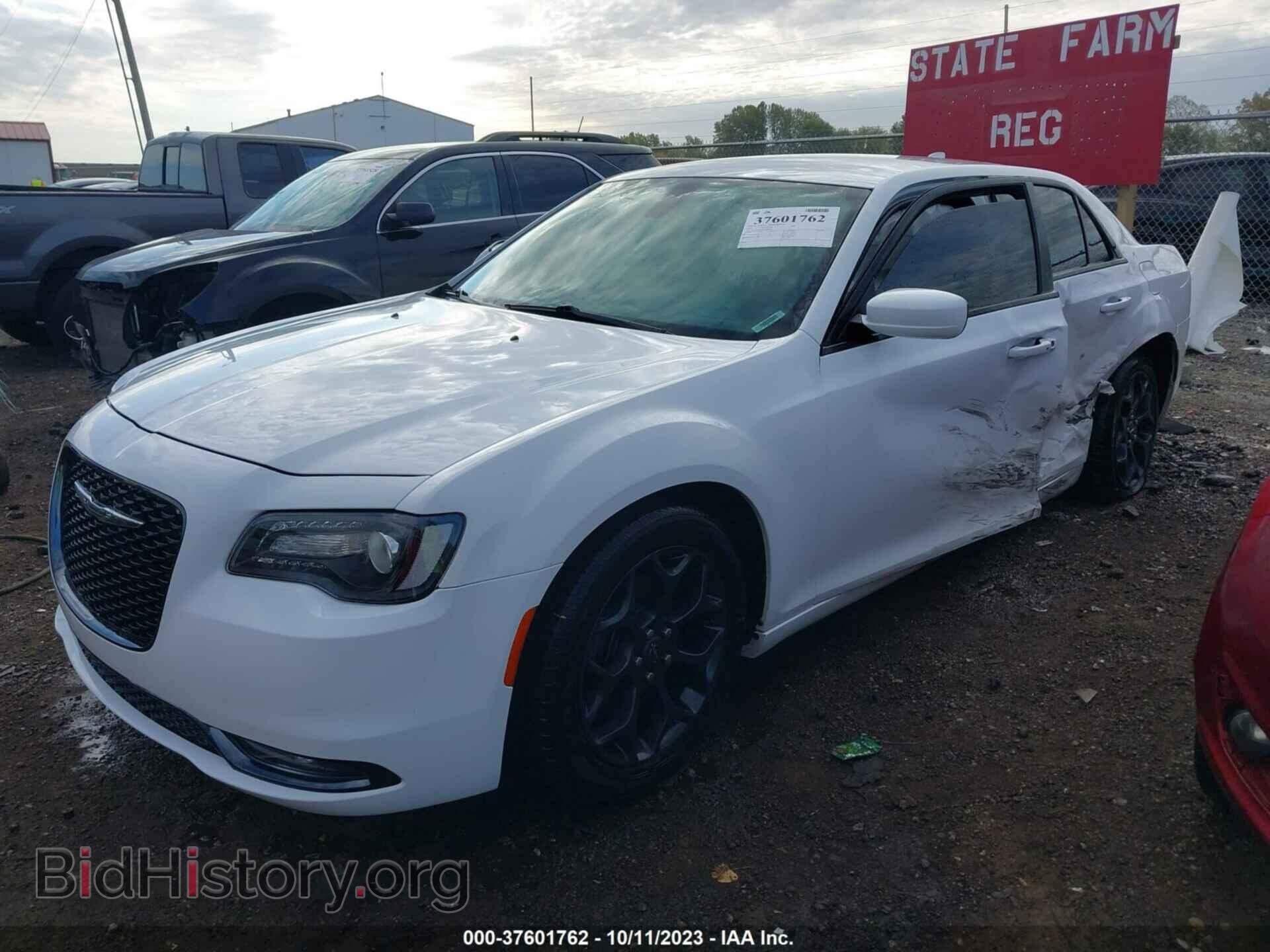 2019 CHRYSLER 300 - VIN: 2C3CCAGG4KH610824 - Фото 2