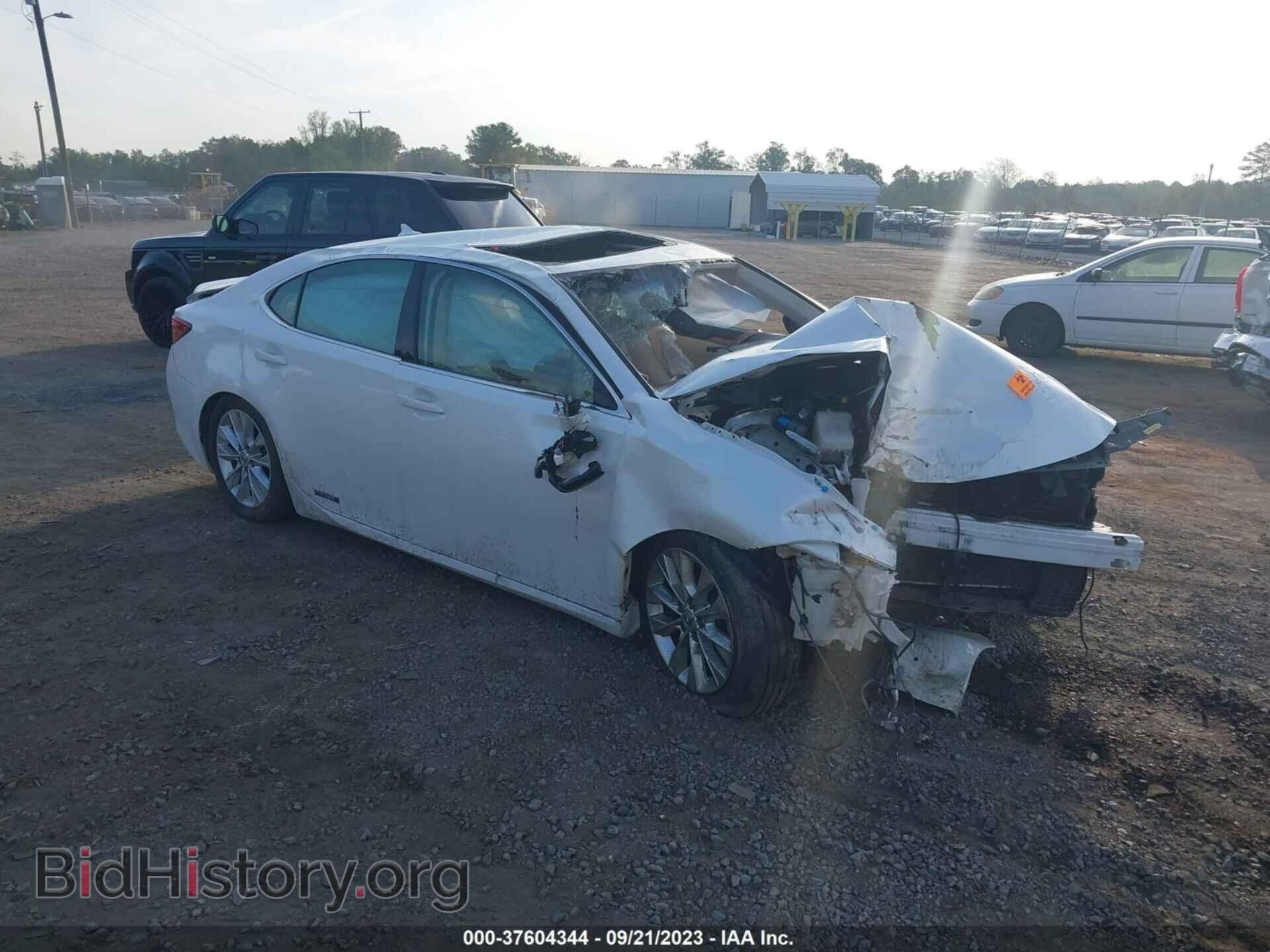 Фотография JTHBW1GG4D2035181 - LEXUS ES 300H 2013