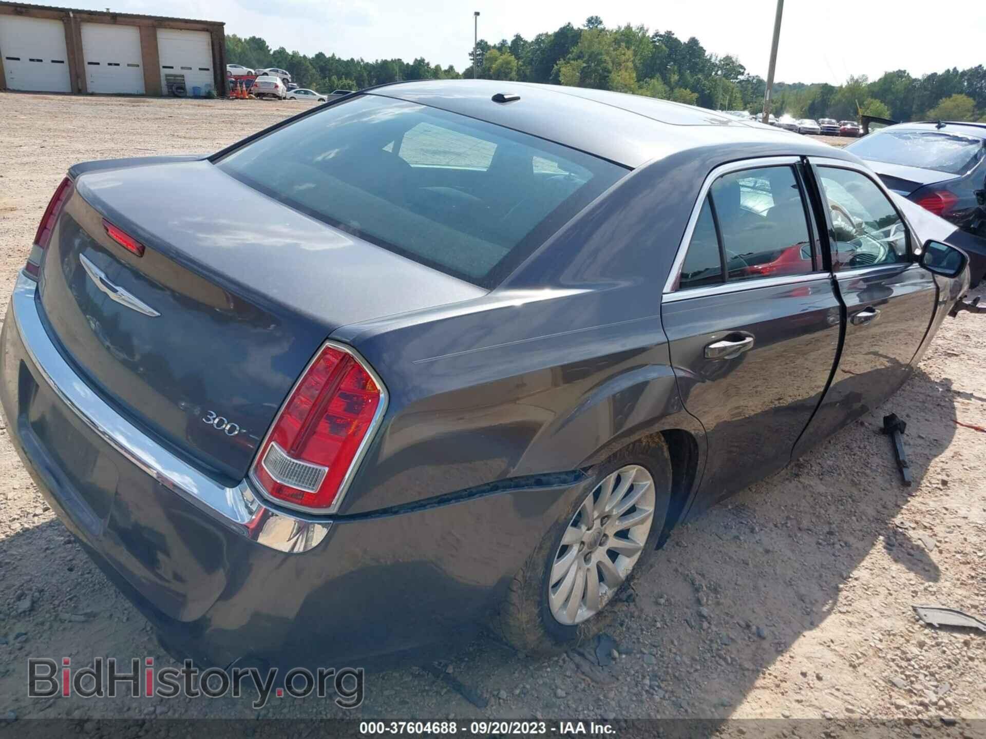 2013 CHRYSLER 300 - VIN: 2C3CCAAG3DH658651 - Фото 4