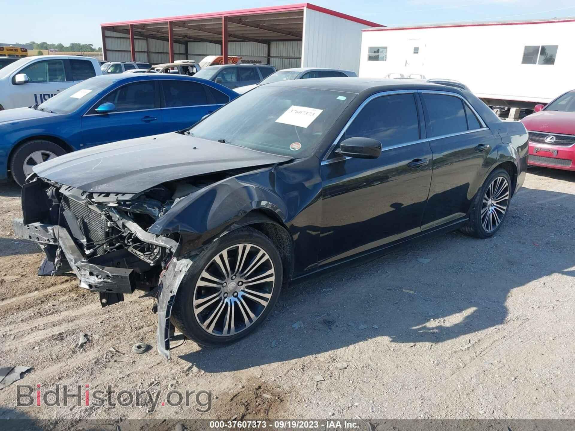 2013 CHRYSLER 300 - VIN: 2C3CCABG7DH576792 - Фото 2
