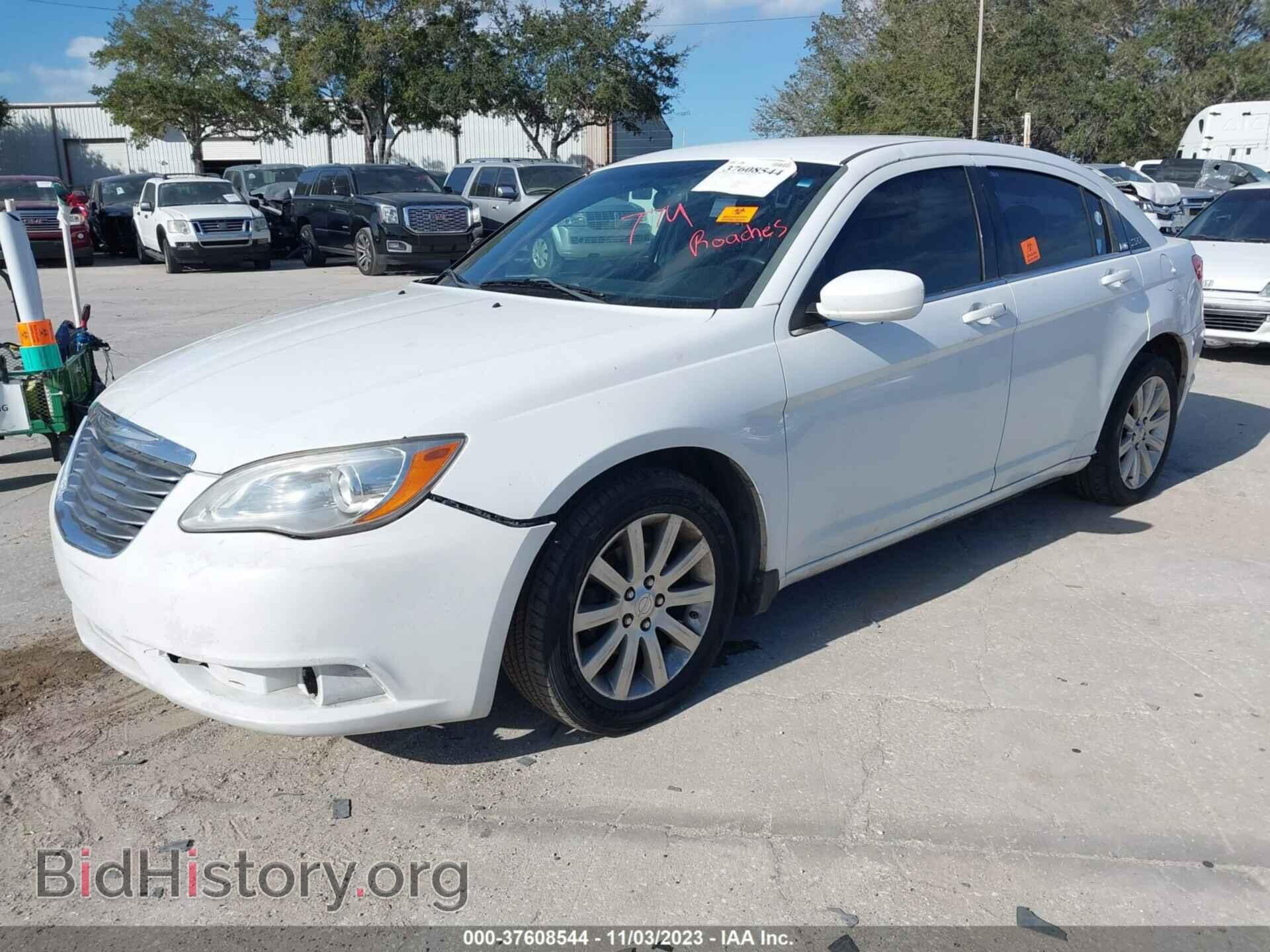 2013 CHRYSLER 200 - VIN: 1C3CCBBG4DN731649 - Фото 2