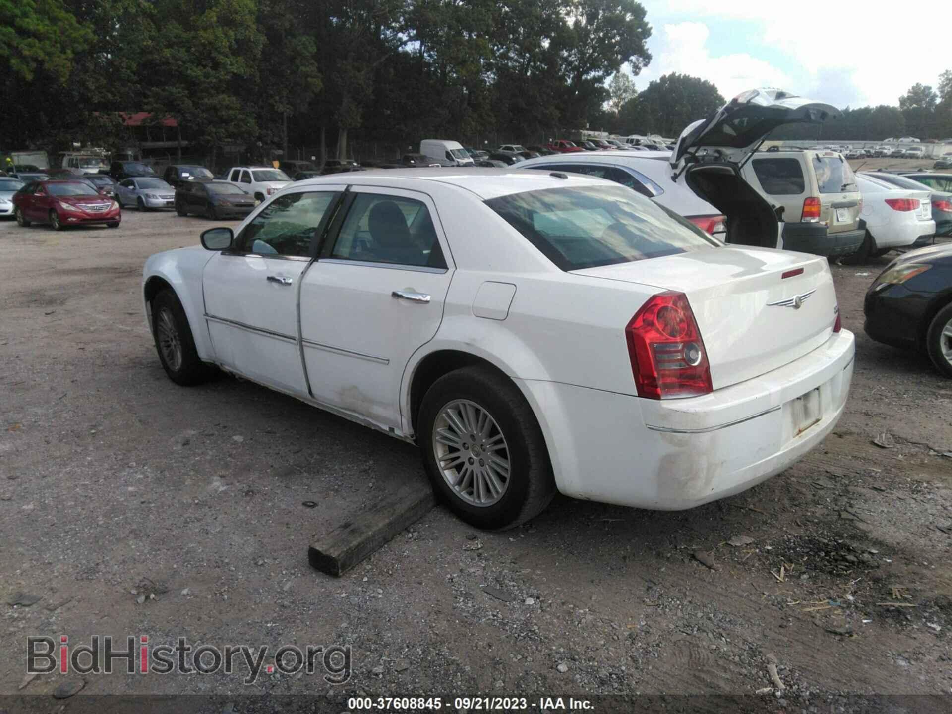 2010 CHRYSLER 300 - VIN: 2C3CA1CV7AH292643 - Фото 3