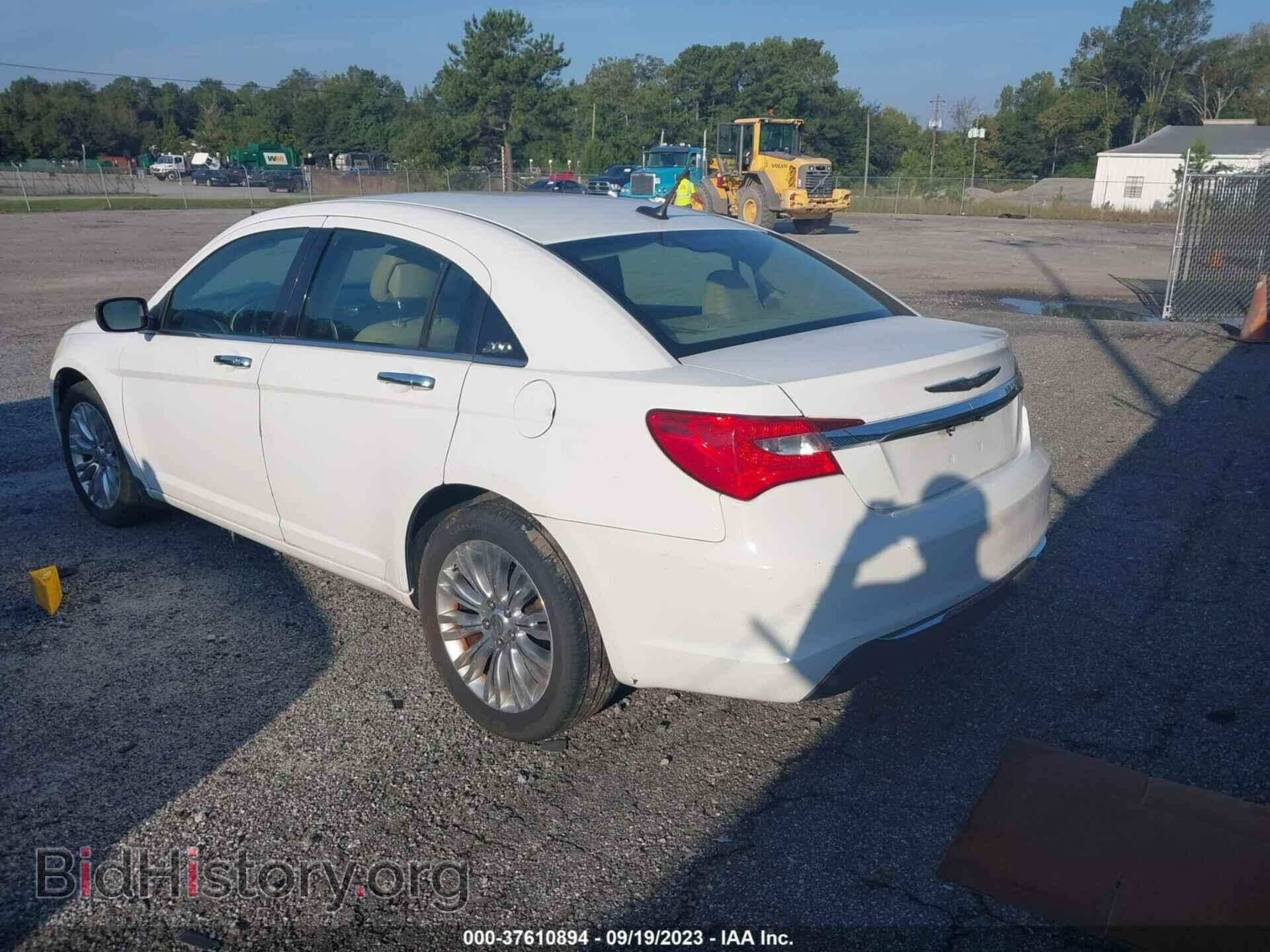 2011 CHRYSLER 200 - VIN: 1C3BC2FB2BN583069 - Photo 3