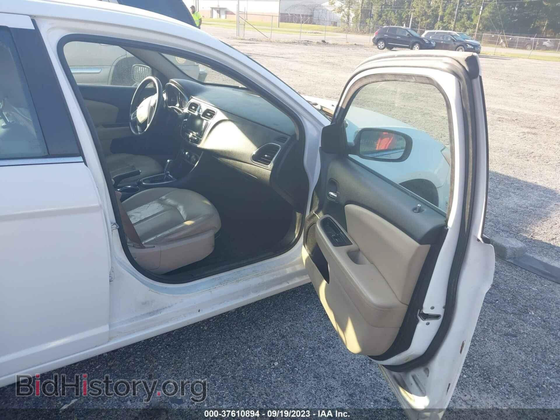 2011 CHRYSLER 200 - VIN: 1C3BC2FB2BN583069 - Photo 5