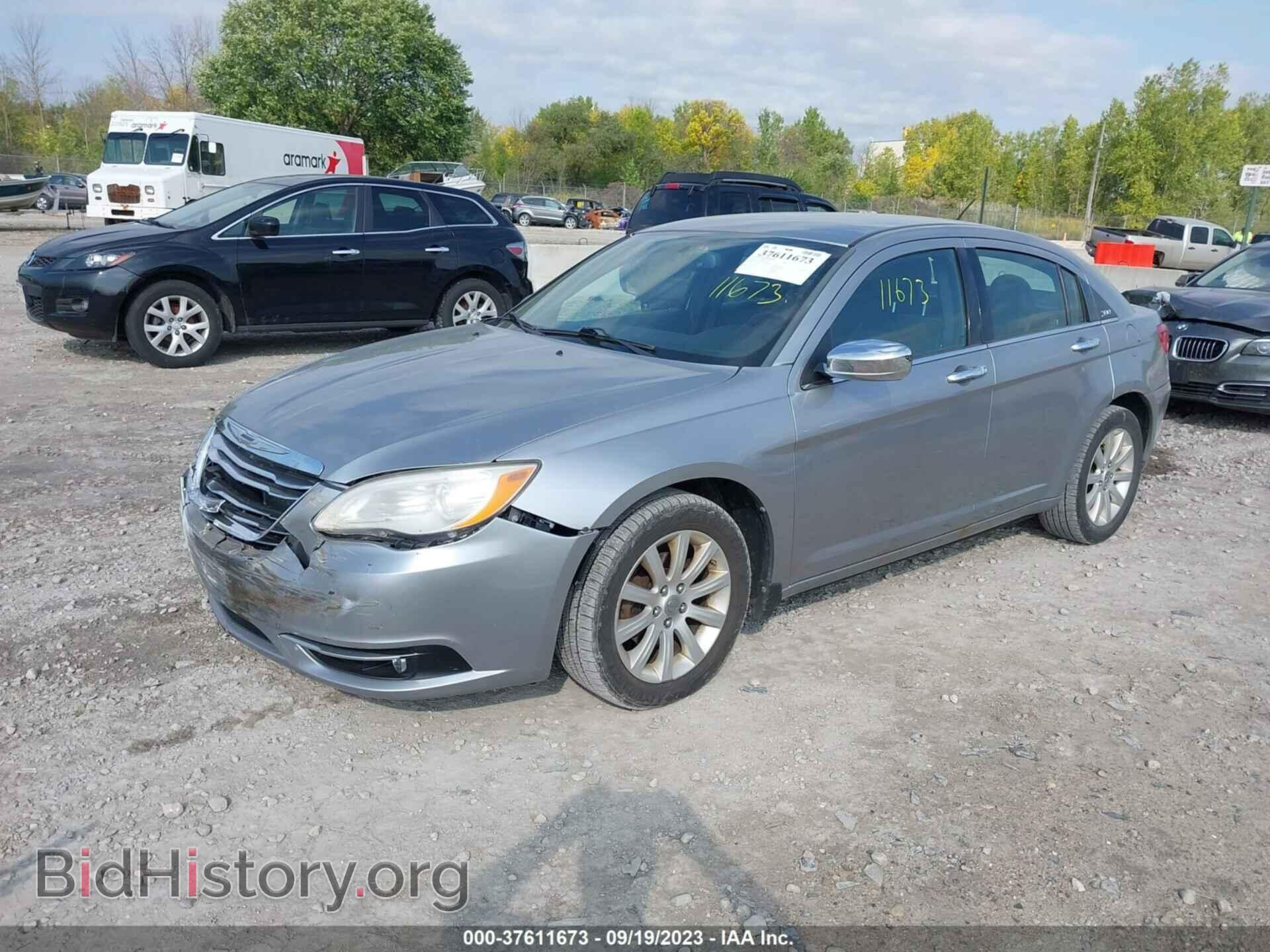 2013 CHRYSLER 200 - VIN: 1C3CCBCG5DN522211 - Фото 2