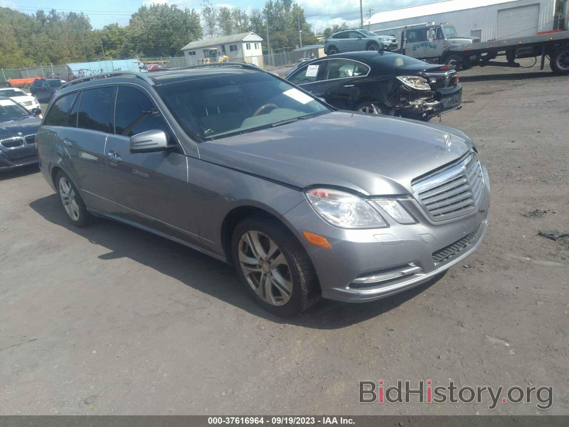 Photo WDDHH8HB0BA313035 - MERCEDES-BENZ E-CLASS 2011