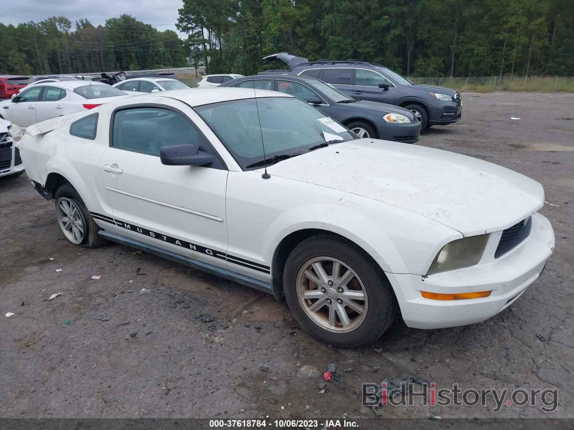 Photo 1ZVFT80N275327621 - FORD MUSTANG 2007