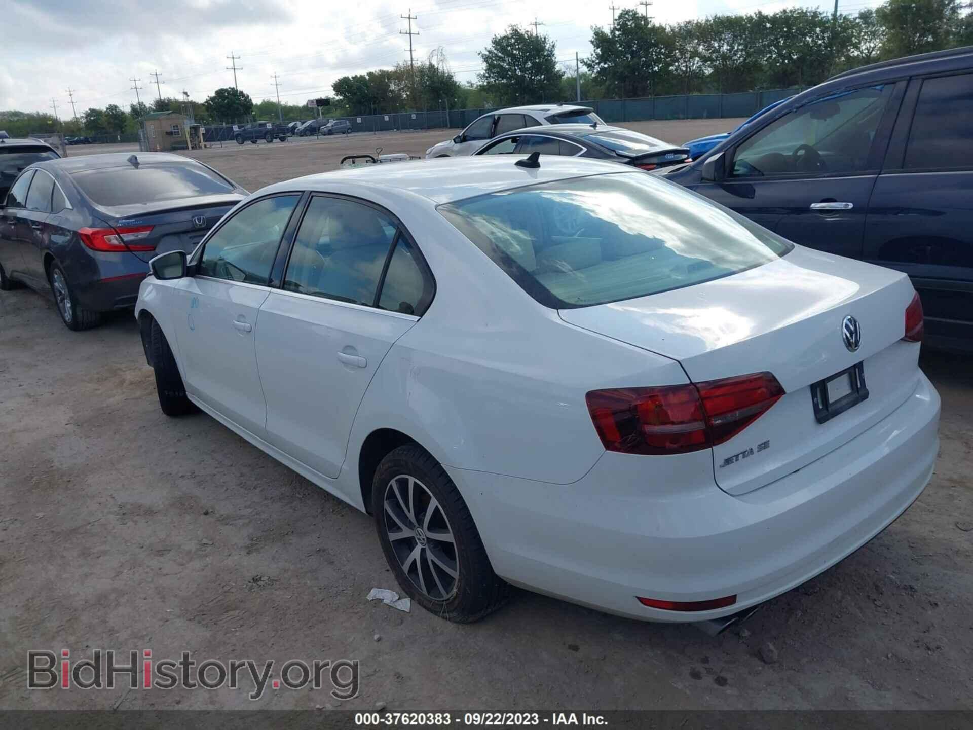 2017 VOLKSWAGEN JETTA - VIN: 3VWDB7AJ5HM311862 - Фото 3