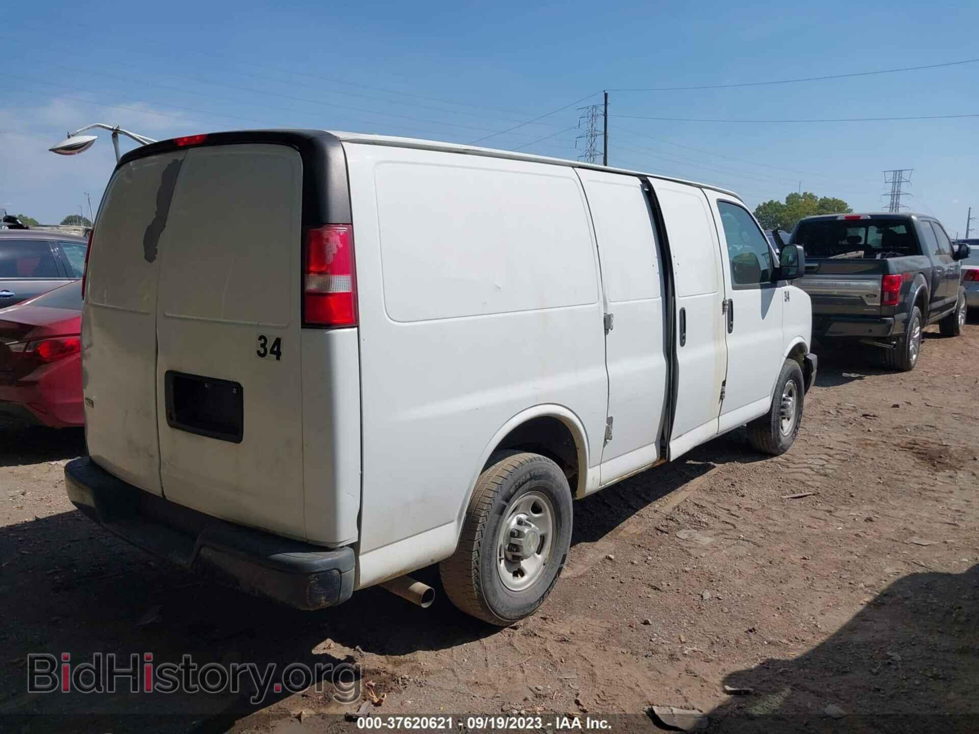2011 CHEVROLET EXPRESS CARGO VAN - VIN: 1GCWGFCA9B1169928 - Фото 4
