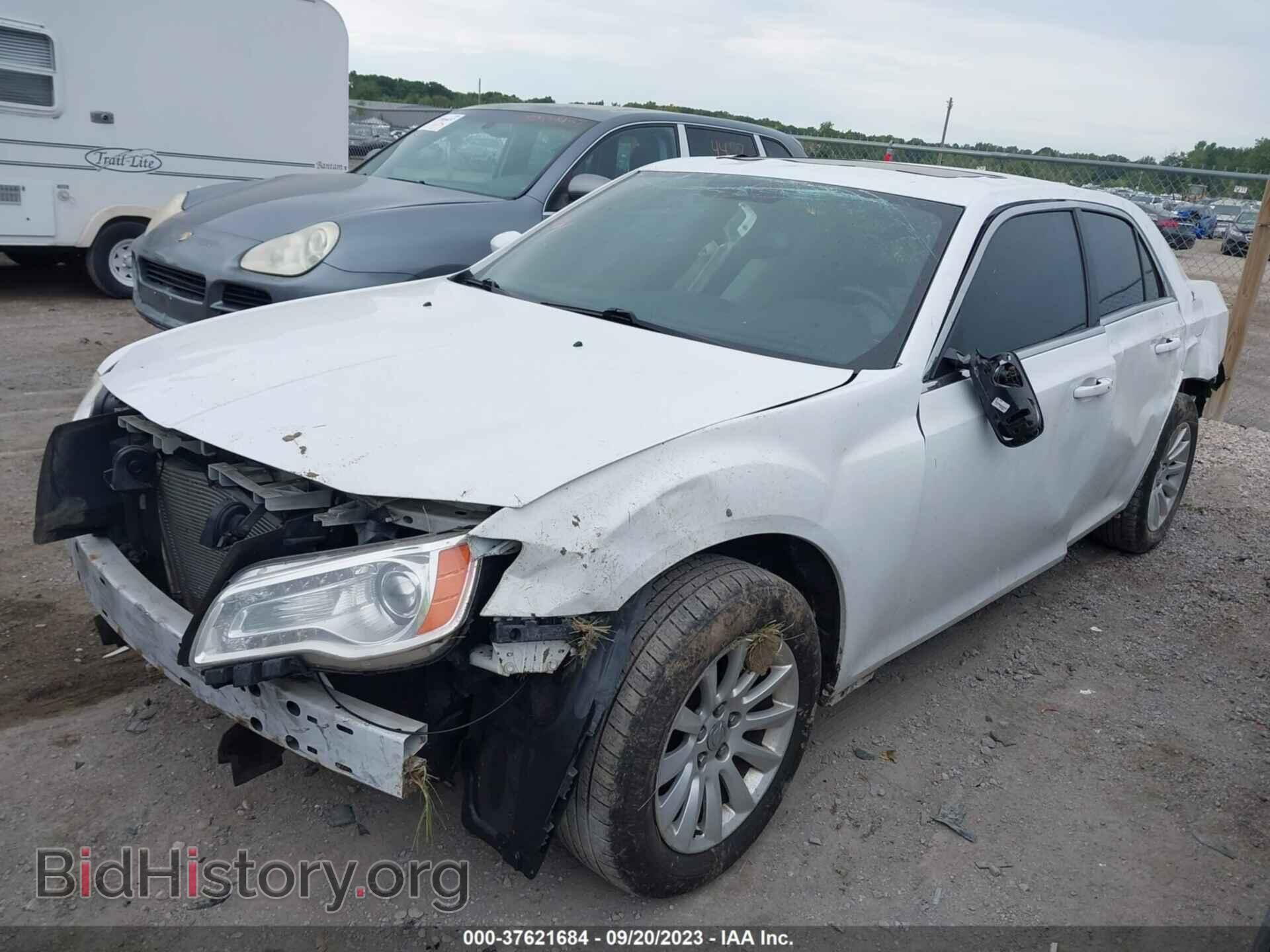 2011 CHRYSLER 300 - VIN: 2C3CA4CG1BH523699 - Фото 2