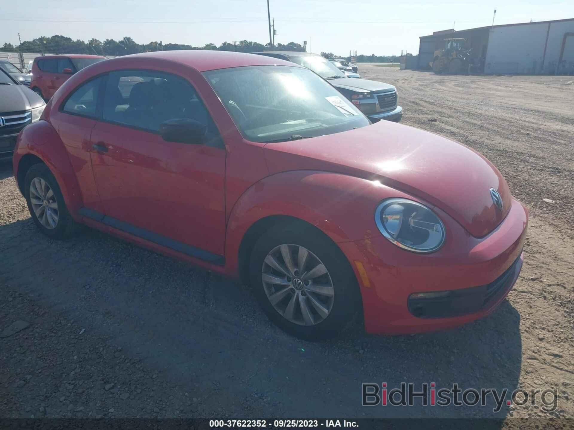 Photo 3VWF17AT8FM638055 - VOLKSWAGEN BEETLE COUPE 2015