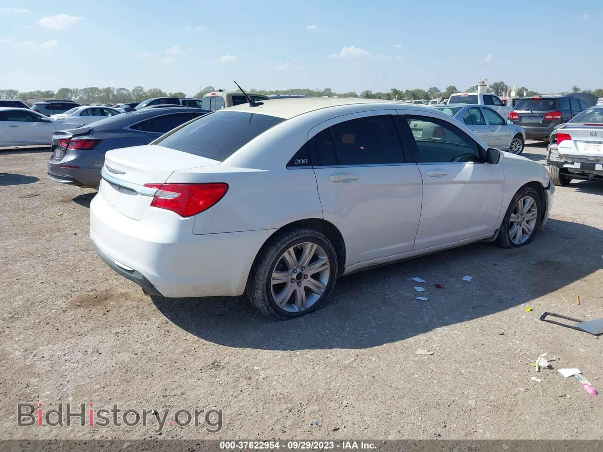 2013 CHRYSLER 200 - VIN: 1C3CCBAB9DN761784 - Фото 4
