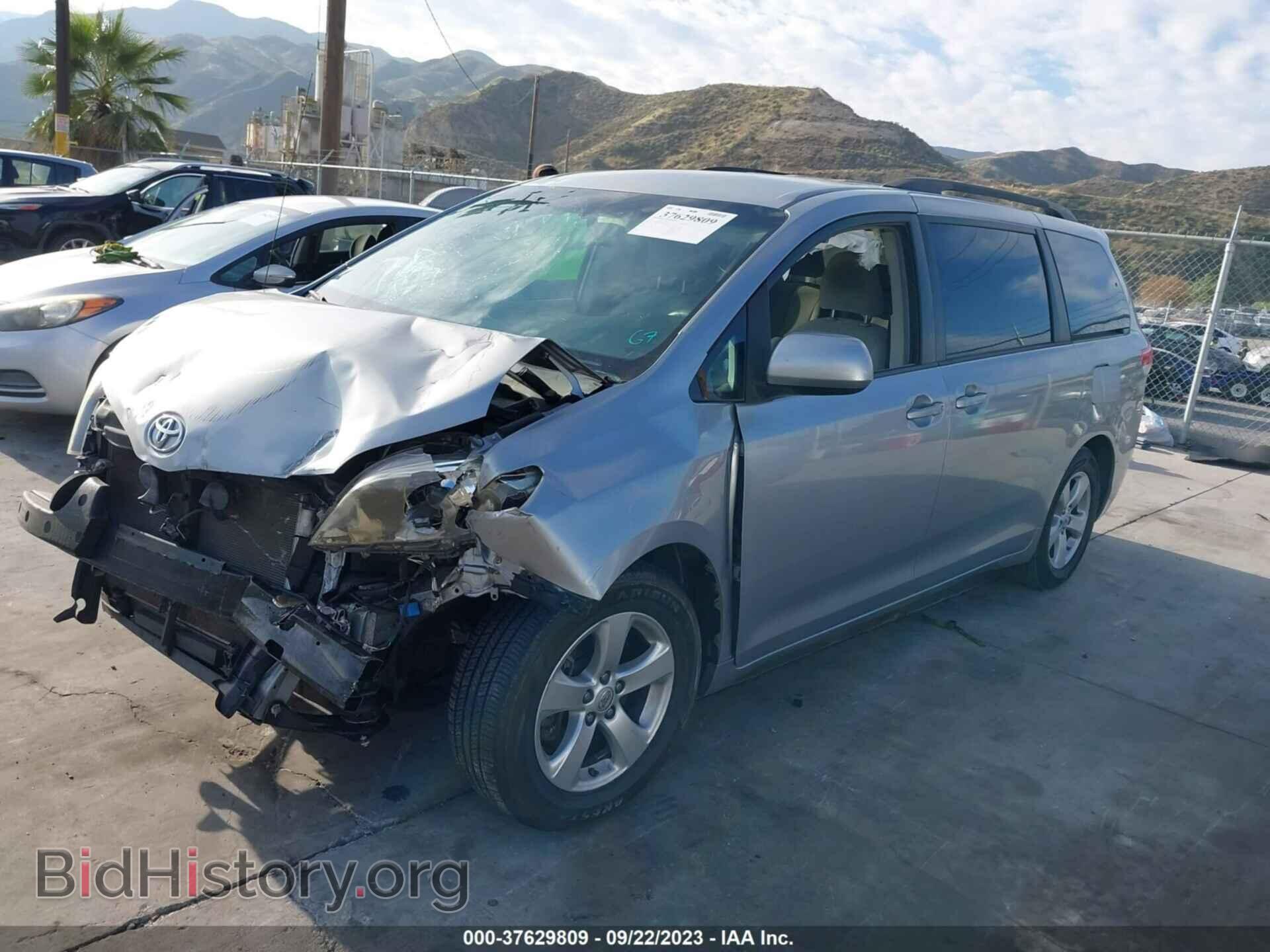 2013 TOYOTA SIENNA - VIN: 5TDKK3DC8DS301756 - Фото 2