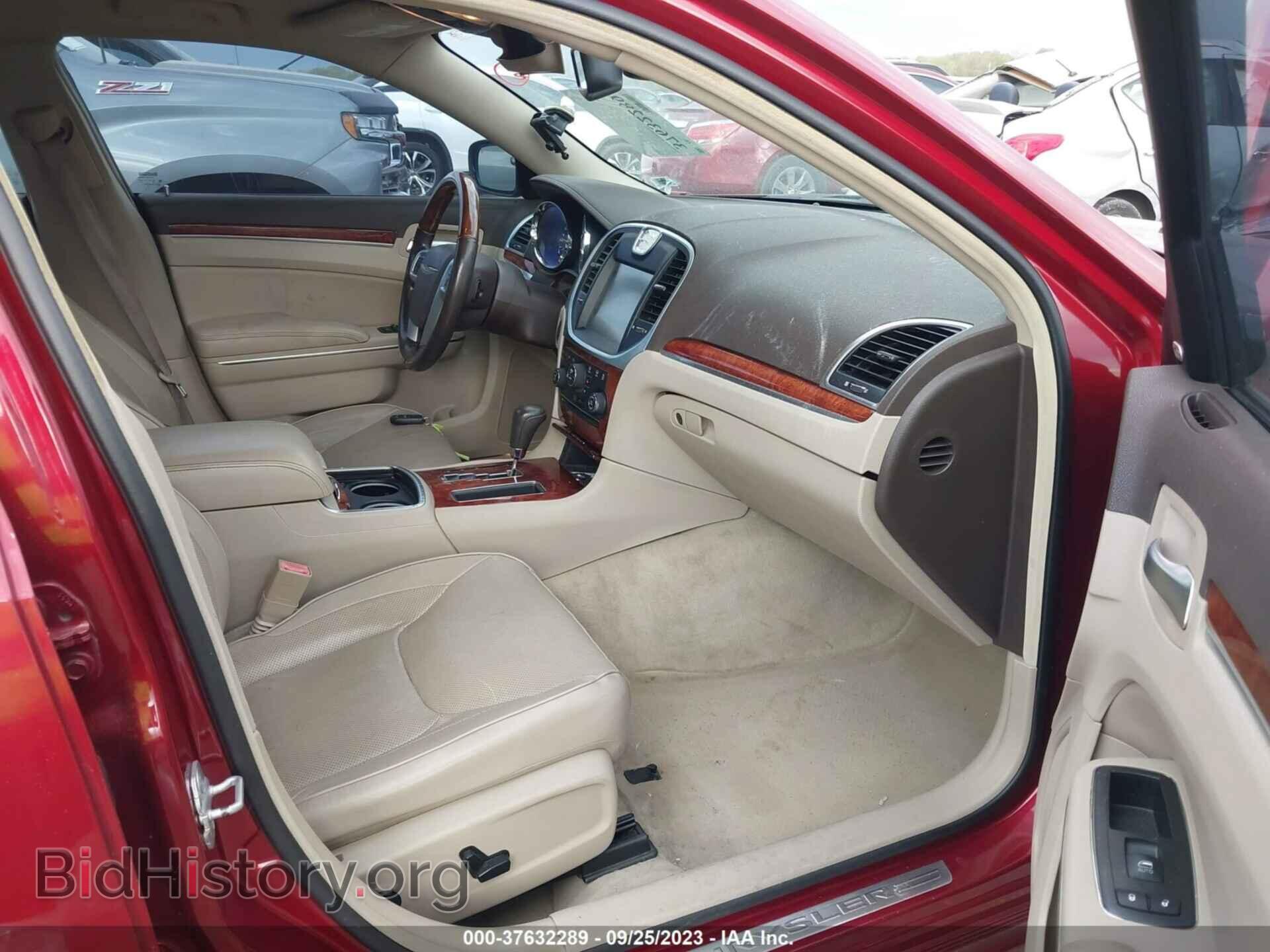 2011 CHRYSLER 300 - VIN: 2C3CA6CT2BH528970 - Фото 5