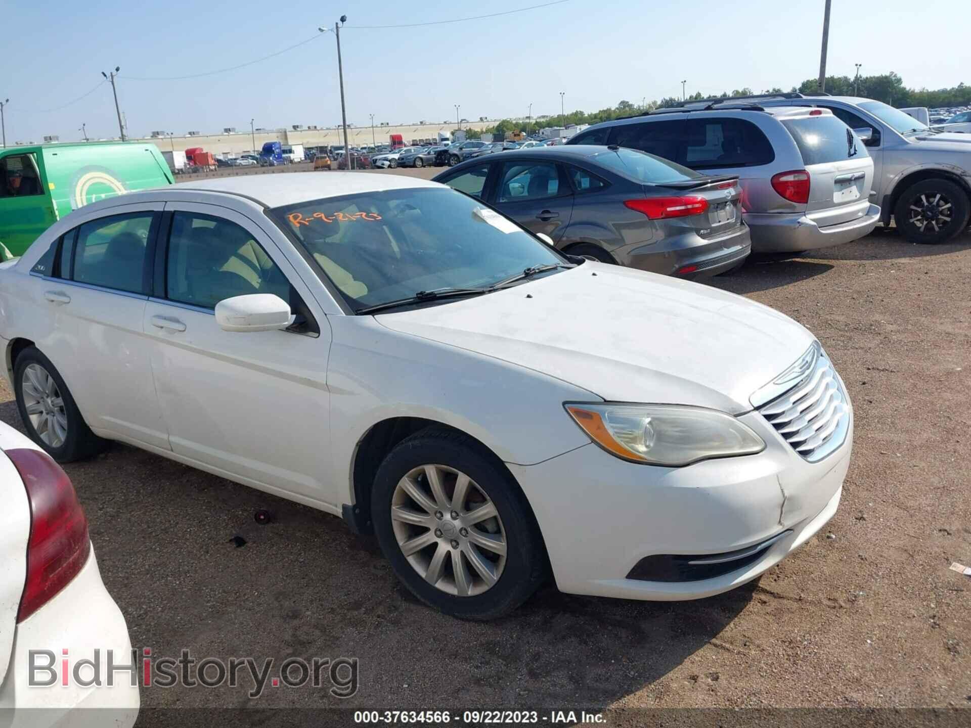 Photo 1C3BC1FB9BN511490 - CHRYSLER 200 2011