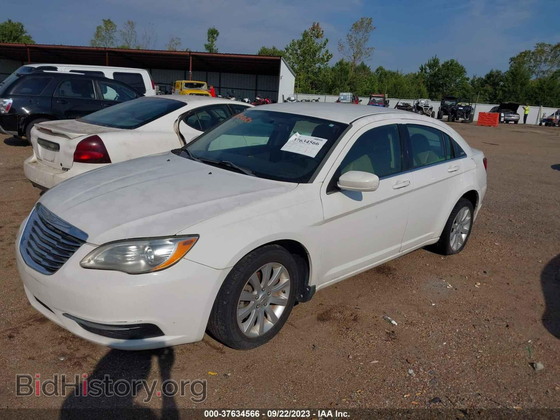 2011 CHRYSLER 200 - VIN: 1C3BC1FB9BN511490 - Фото 2