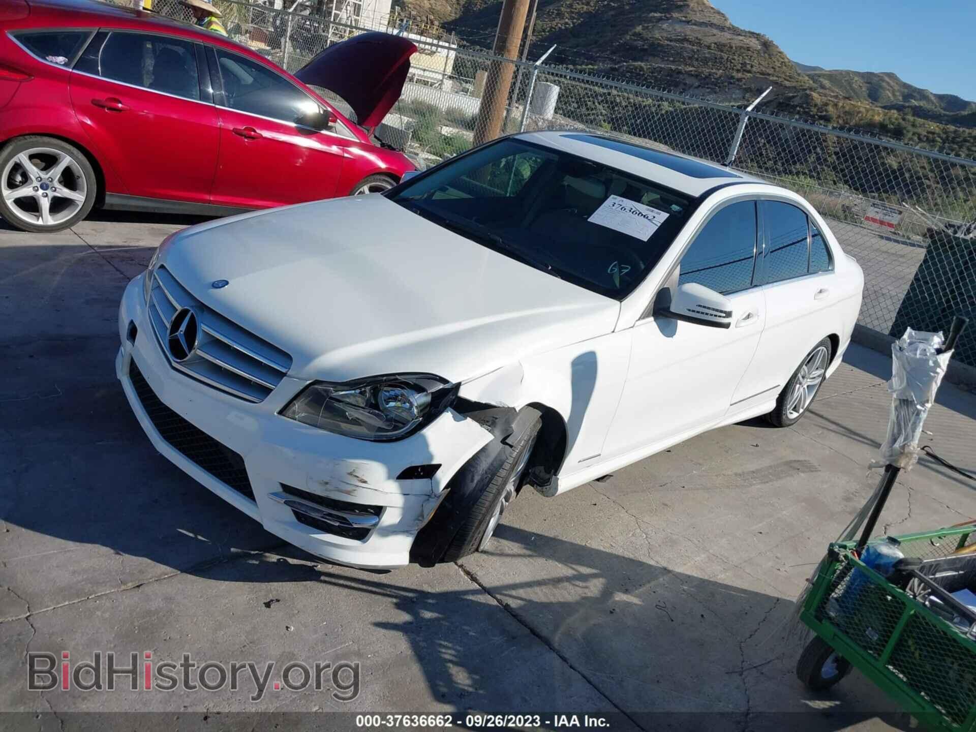 2013 MERCEDES-BENZ C-CLASS - VIN: WDDGF4HB5DA867734 - Фото 2