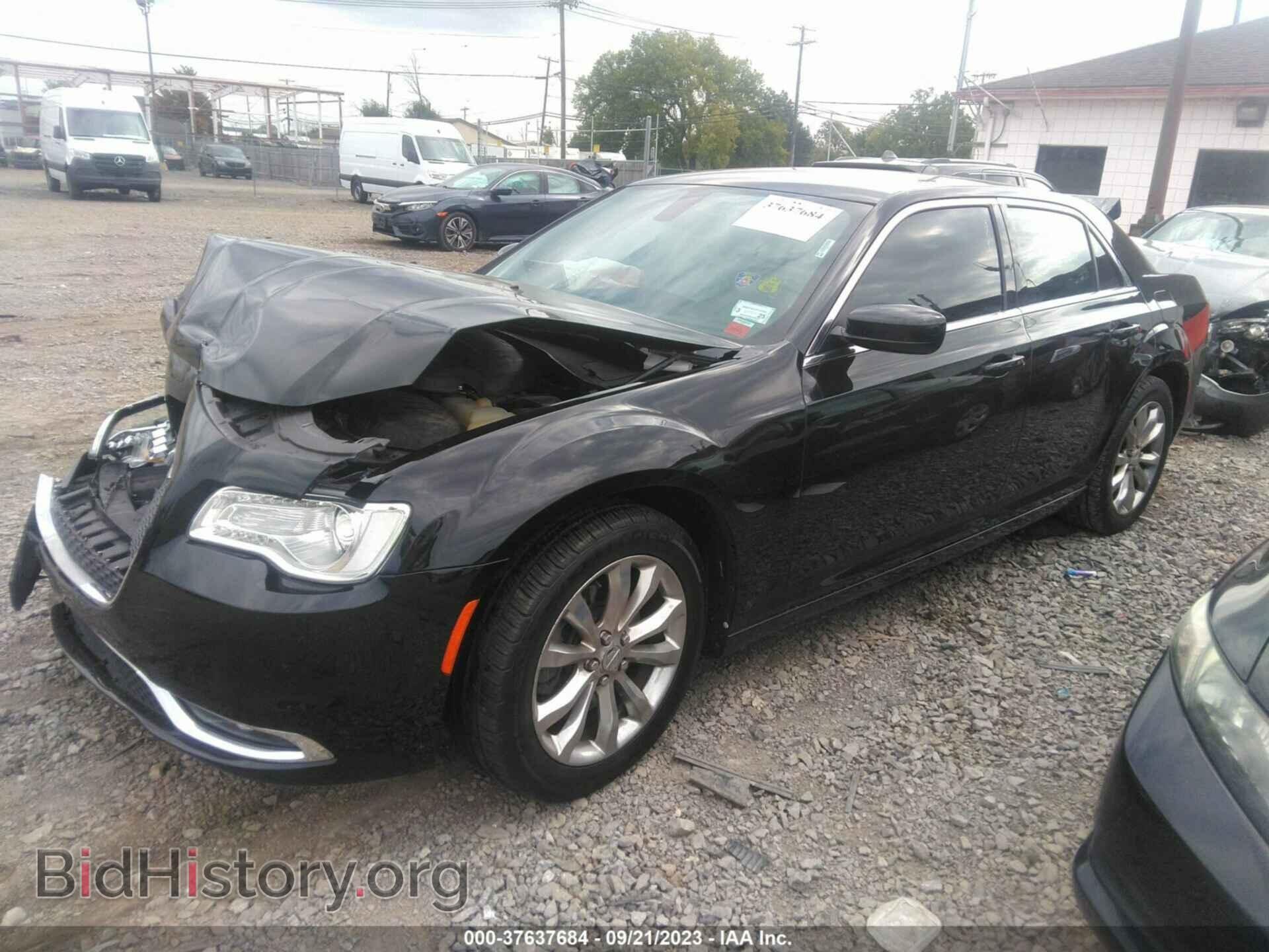 2015 CHRYSLER 300 - VIN: 2C3CCARGXFH736513 - Фото 2