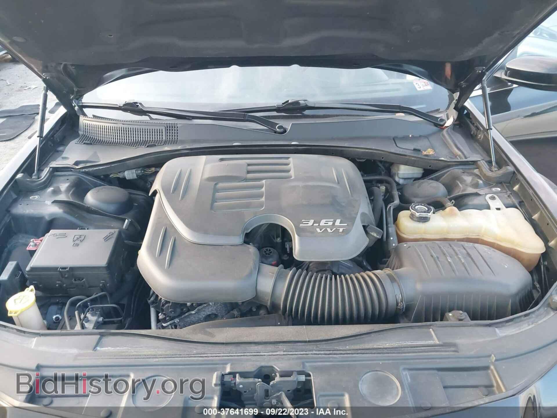 2014 CHRYSLER 300 - VIN: 2C3CCAGG2EH166802 - Фото 10