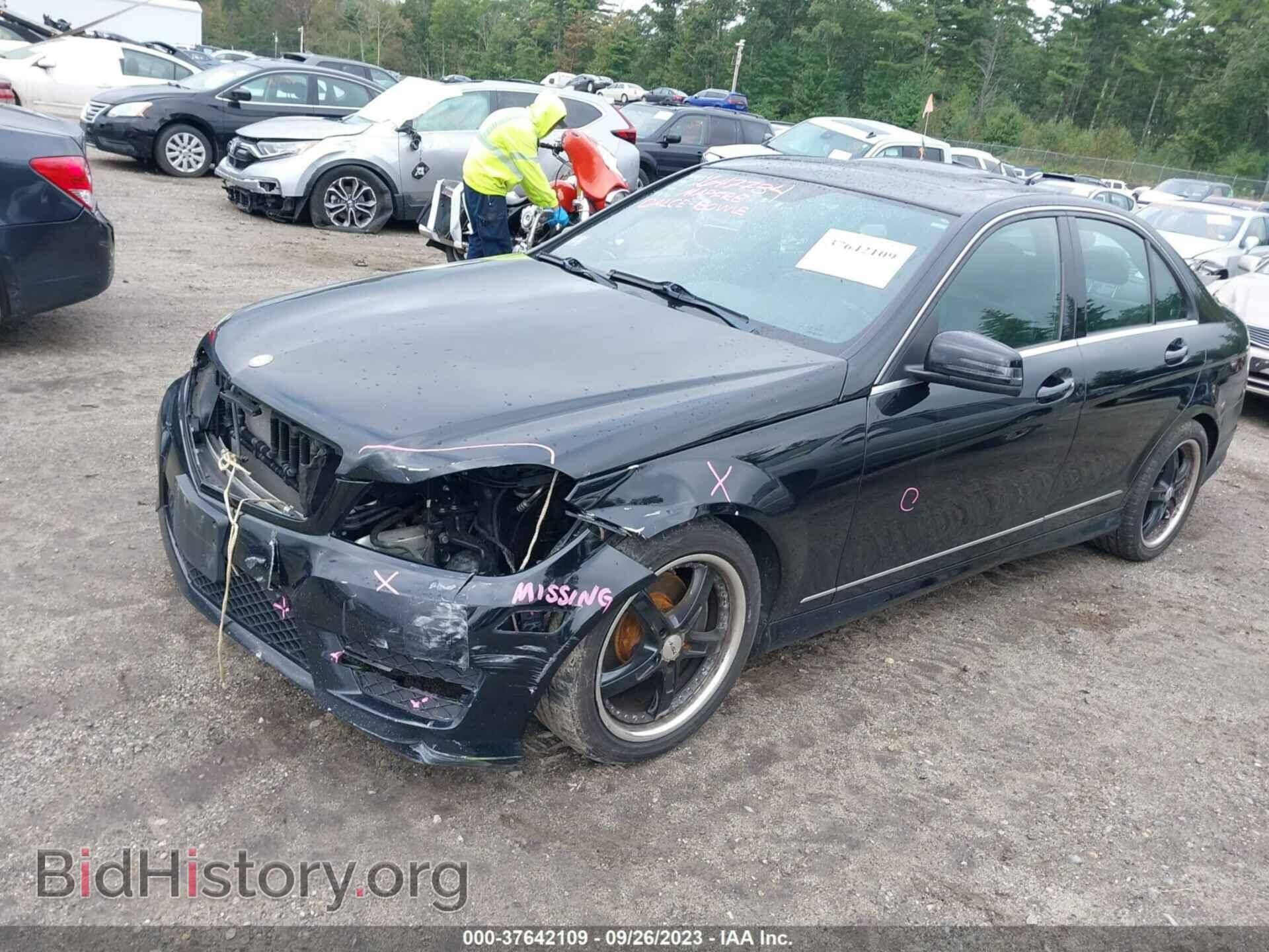 2012 MERCEDES-BENZ C-CLASS - VIN: WDDGF8BB3CF903311 - Фото 2