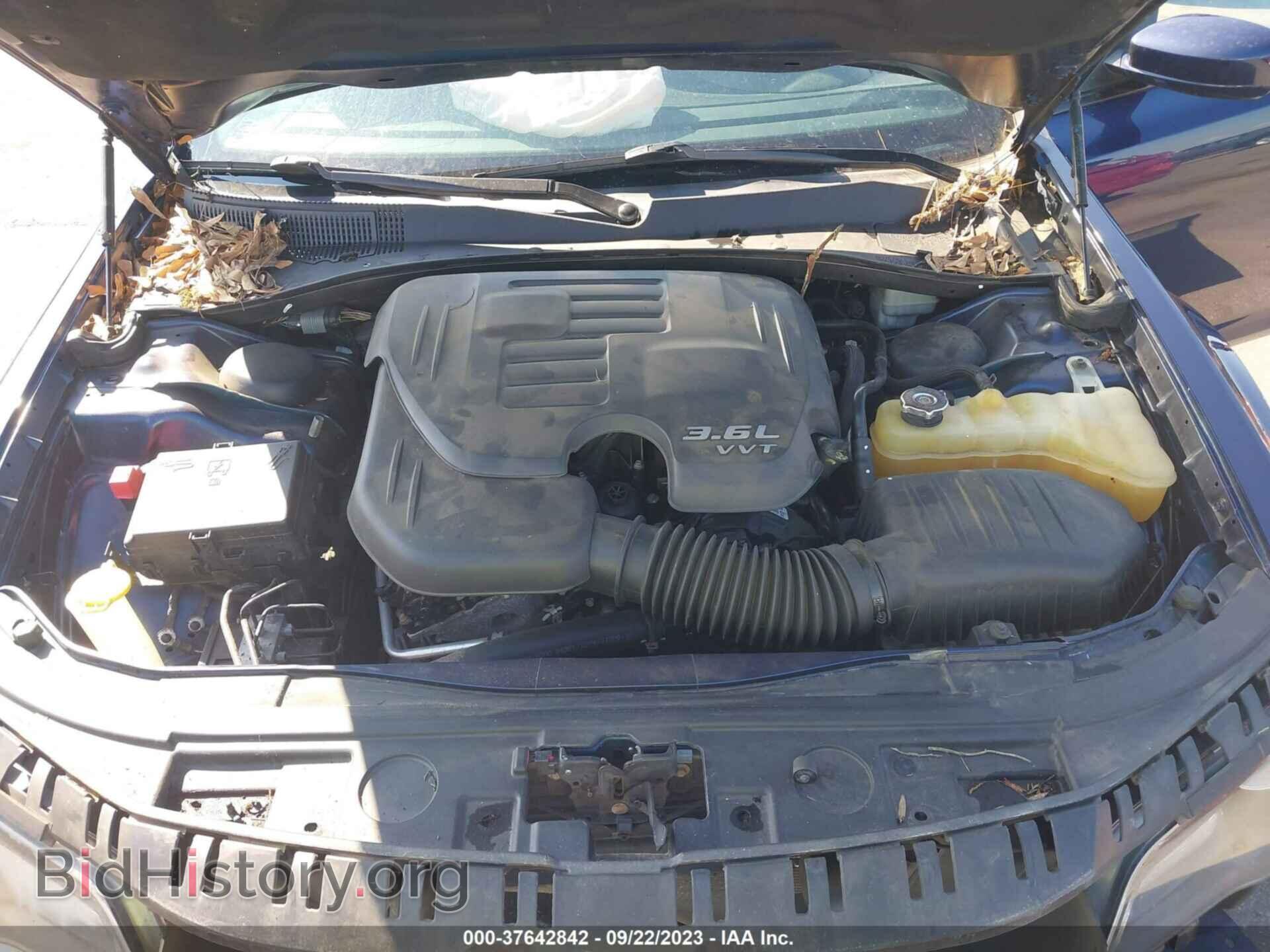 2014 CHRYSLER 300 - VIN: 2C3CCABG8EH352545 - Фото 10