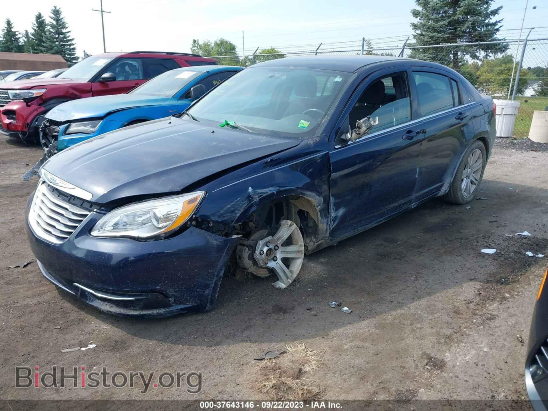 2013 CHRYSLER 200 - VIN: 1C3CCBBG9DN538297 - Фото 2