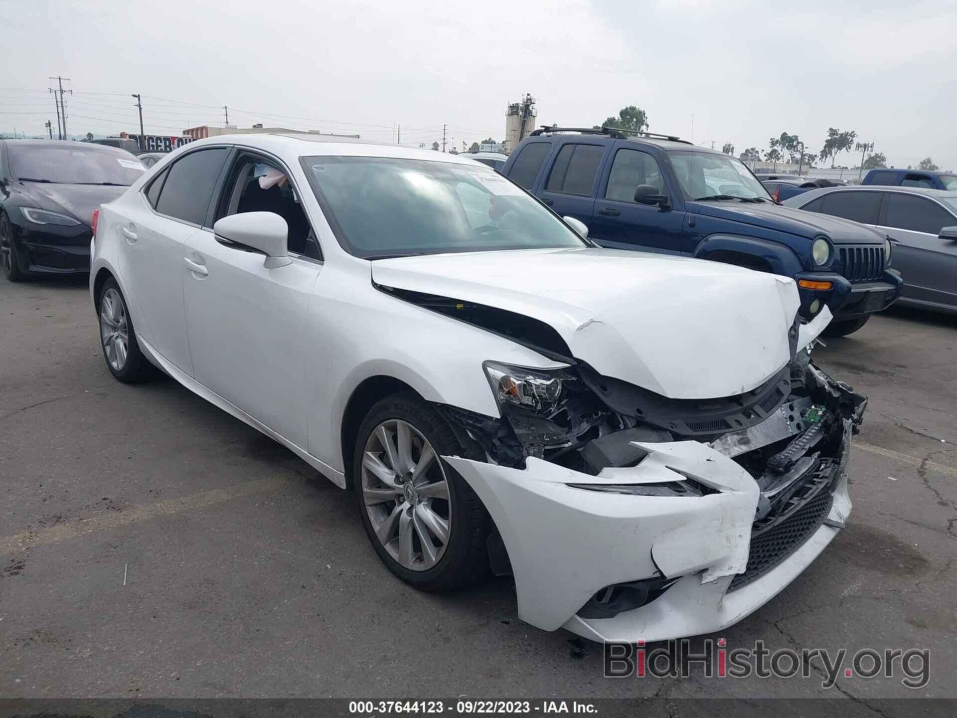 Photo JTHBA1D25G5034468 - LEXUS IS 200T 2016