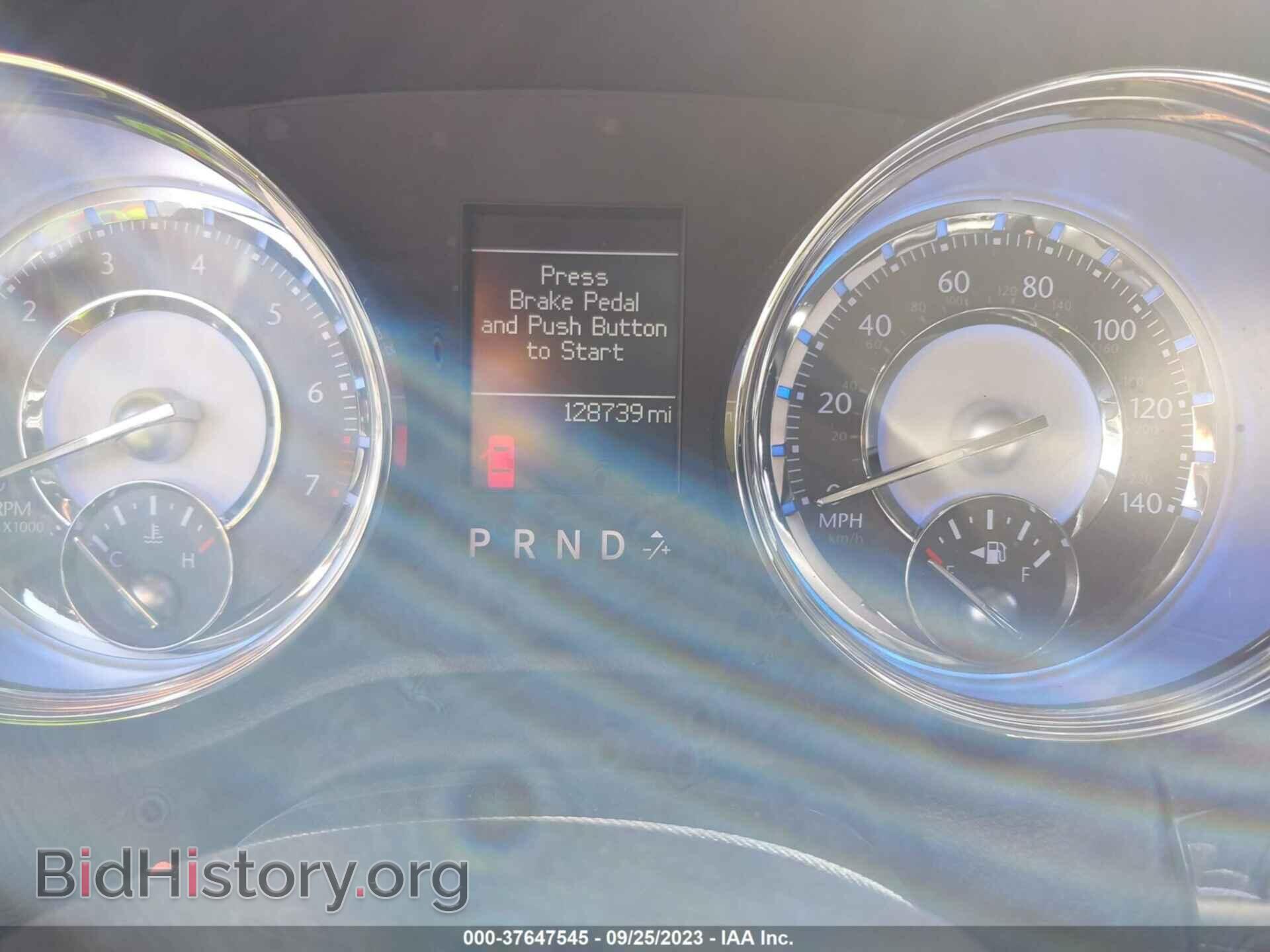 2011 CHRYSLER 300 - VIN: 2C3CA5CG5BH583944 - Фото 7