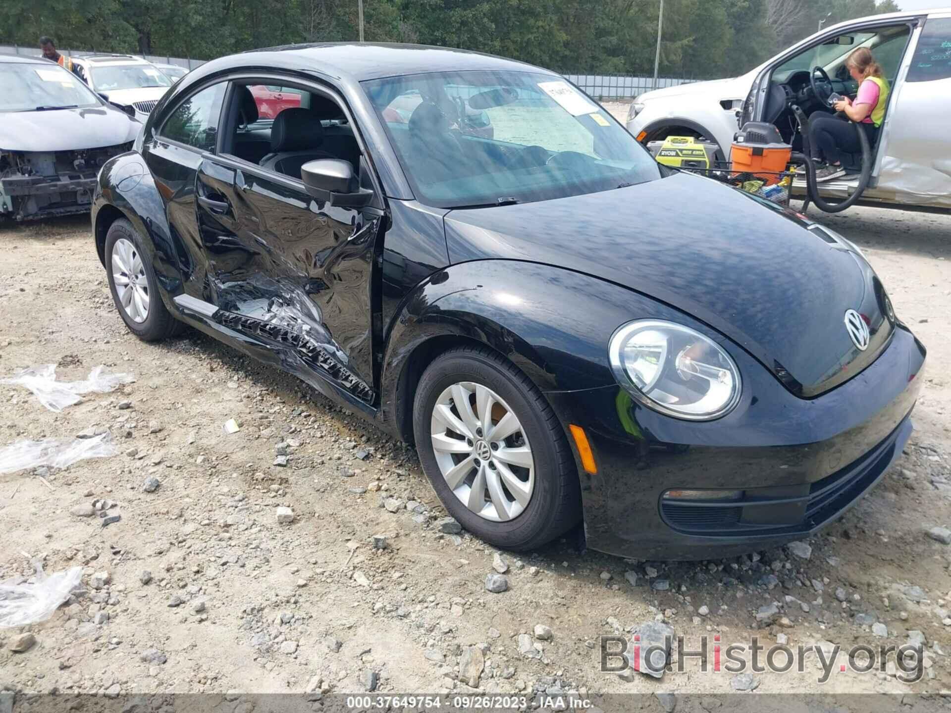 Photo 3VWF17AT0FM652967 - VOLKSWAGEN BEETLE 2015