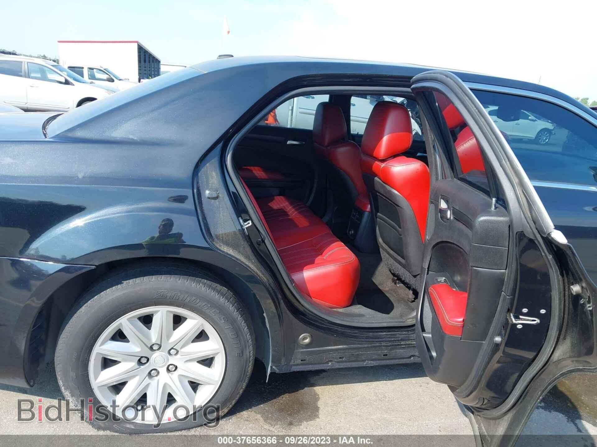 2013 CHRYSLER 300 - VIN: 2C3CCABT2DH710105 - Фото 8