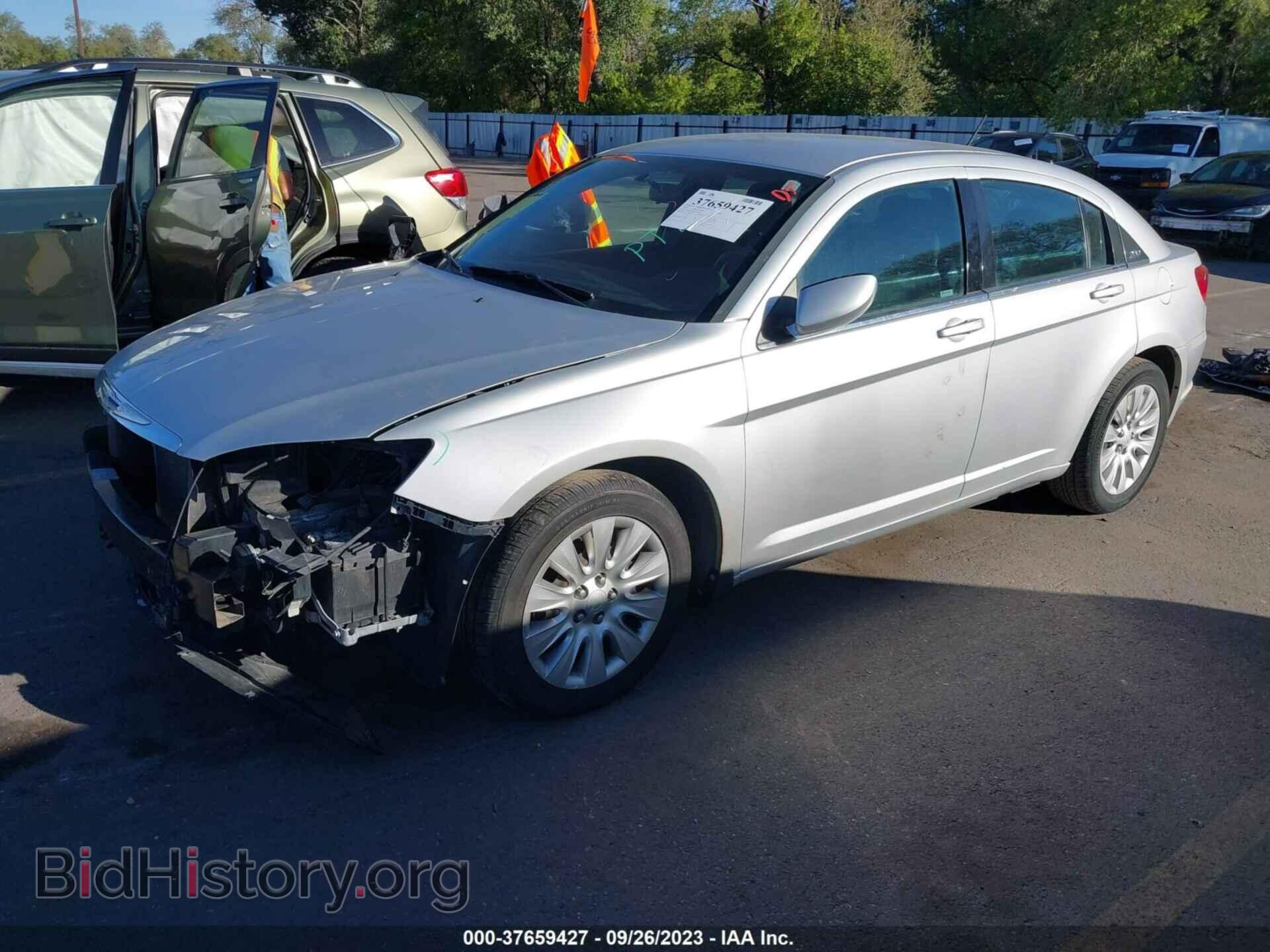 2012 CHRYSLER 200 - VIN: 1C3CCBAB9CN272056 - Фото 2