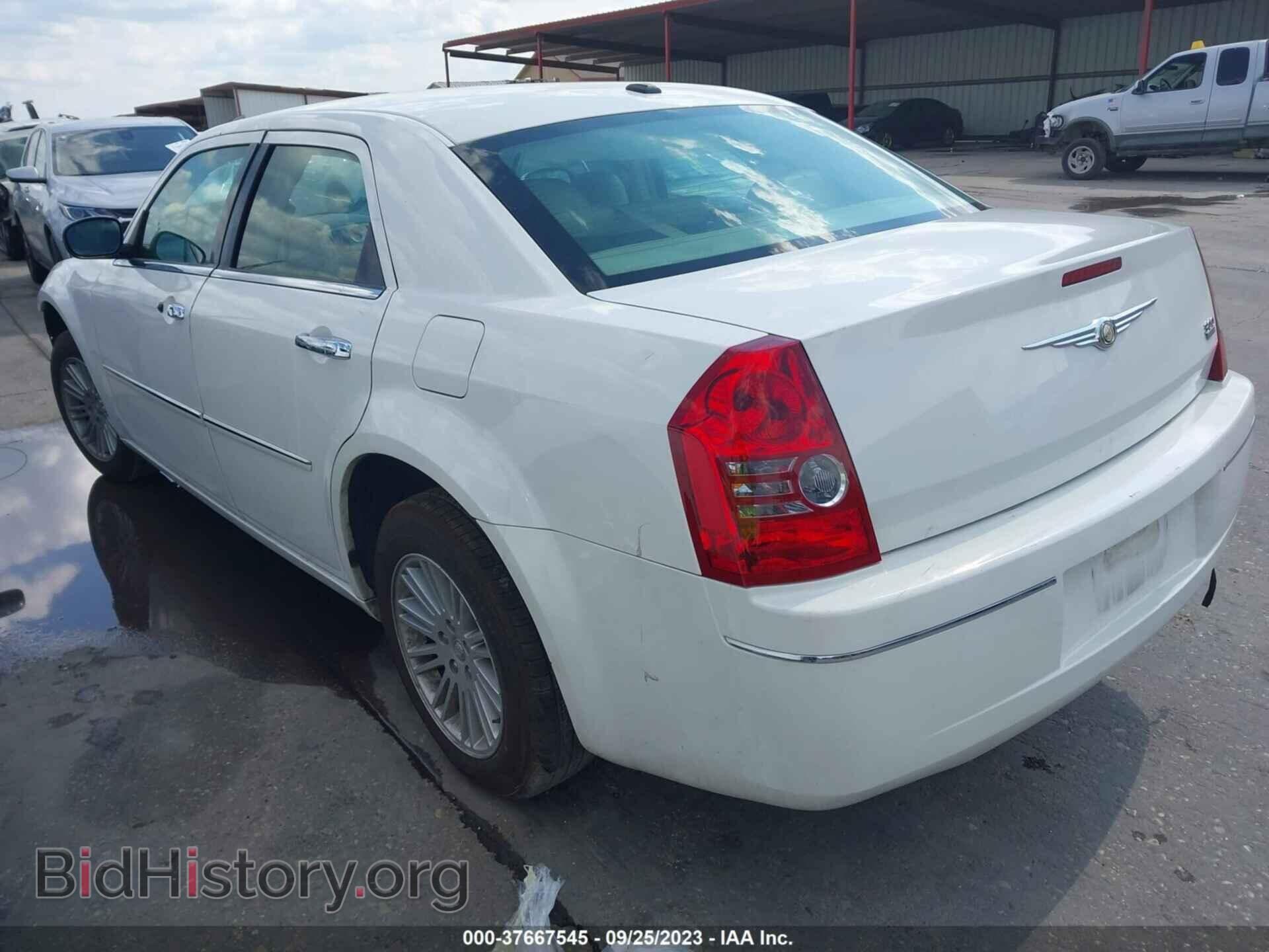 2010 CHRYSLER 300 - VIN: 2C3CA5CV0AH203941 - Фото 3