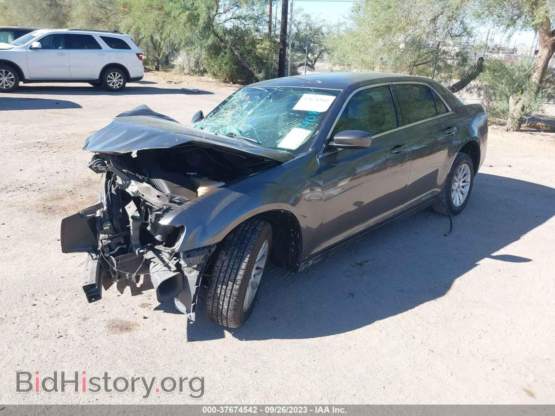 2014 CHRYSLER 300 - VIN: 2C3CCAAG8EH140827 - Фото 2