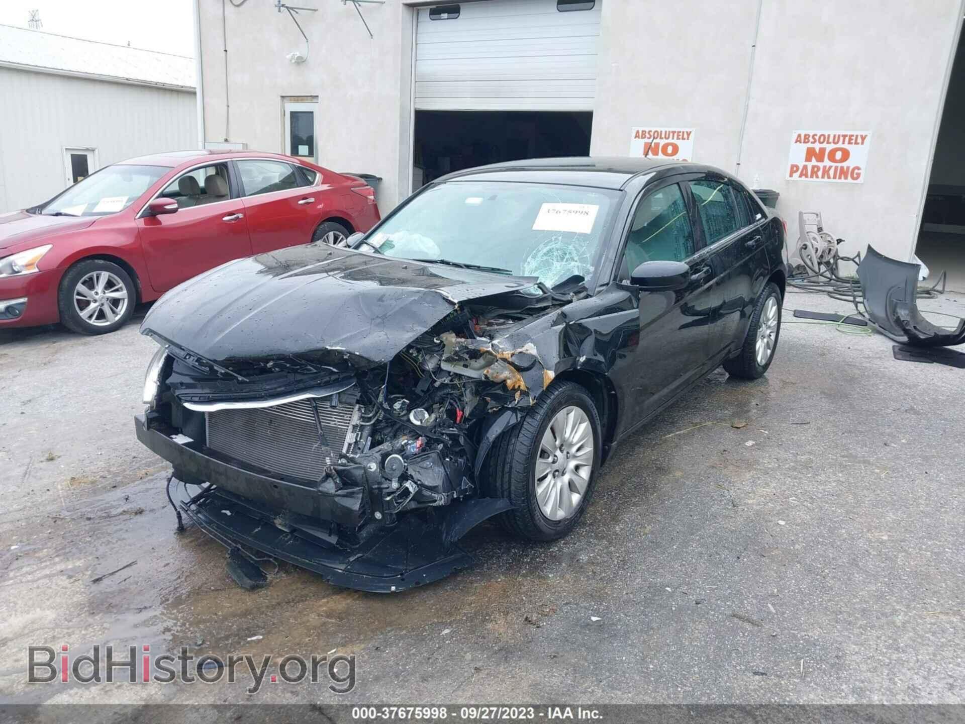 2013 CHRYSLER 200 - VIN: 1C3CCBAG8DN736273 - Фото 2